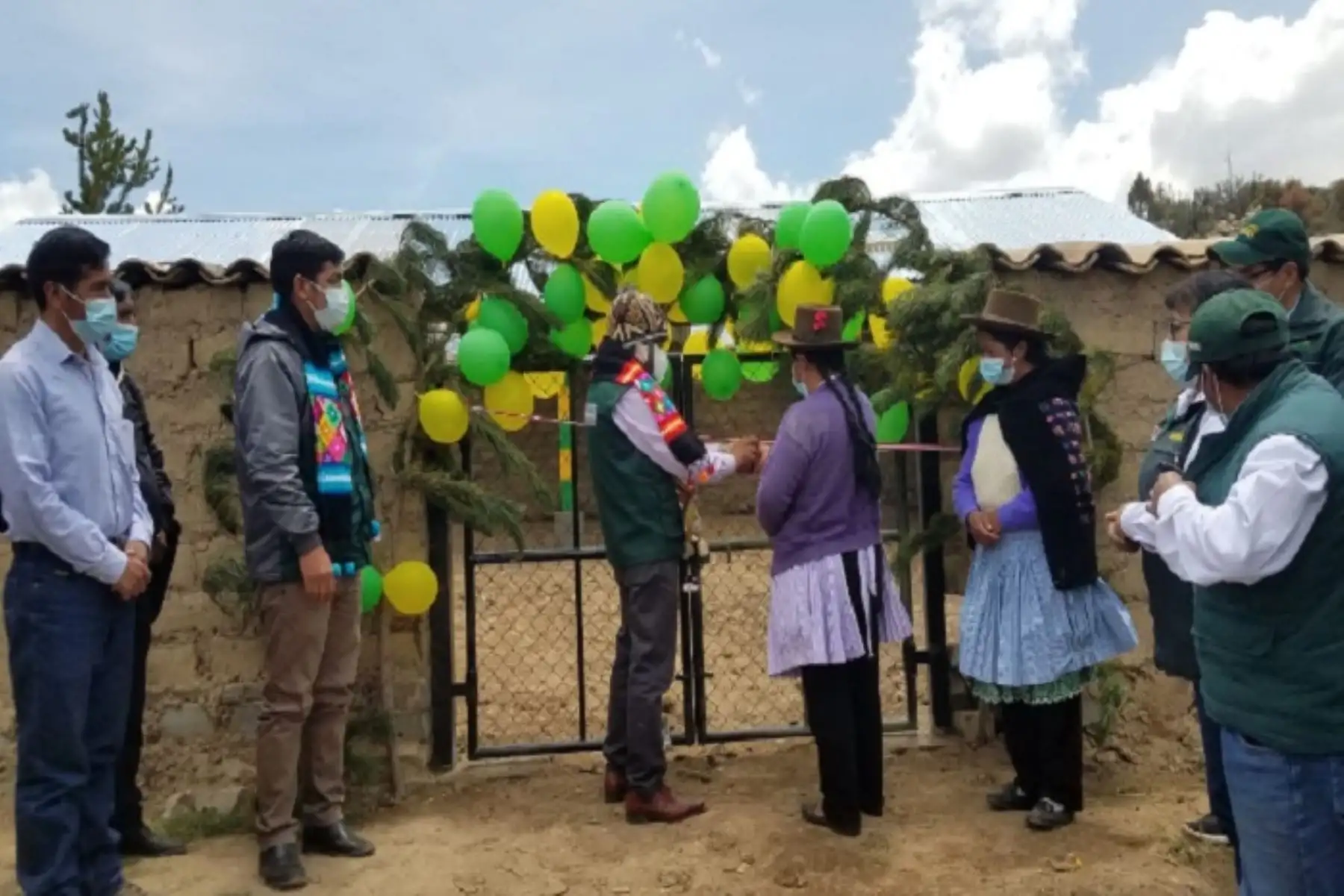 Más de 2,000 productores de Huancavelica se benefician con instalación de 160 fitotoldos