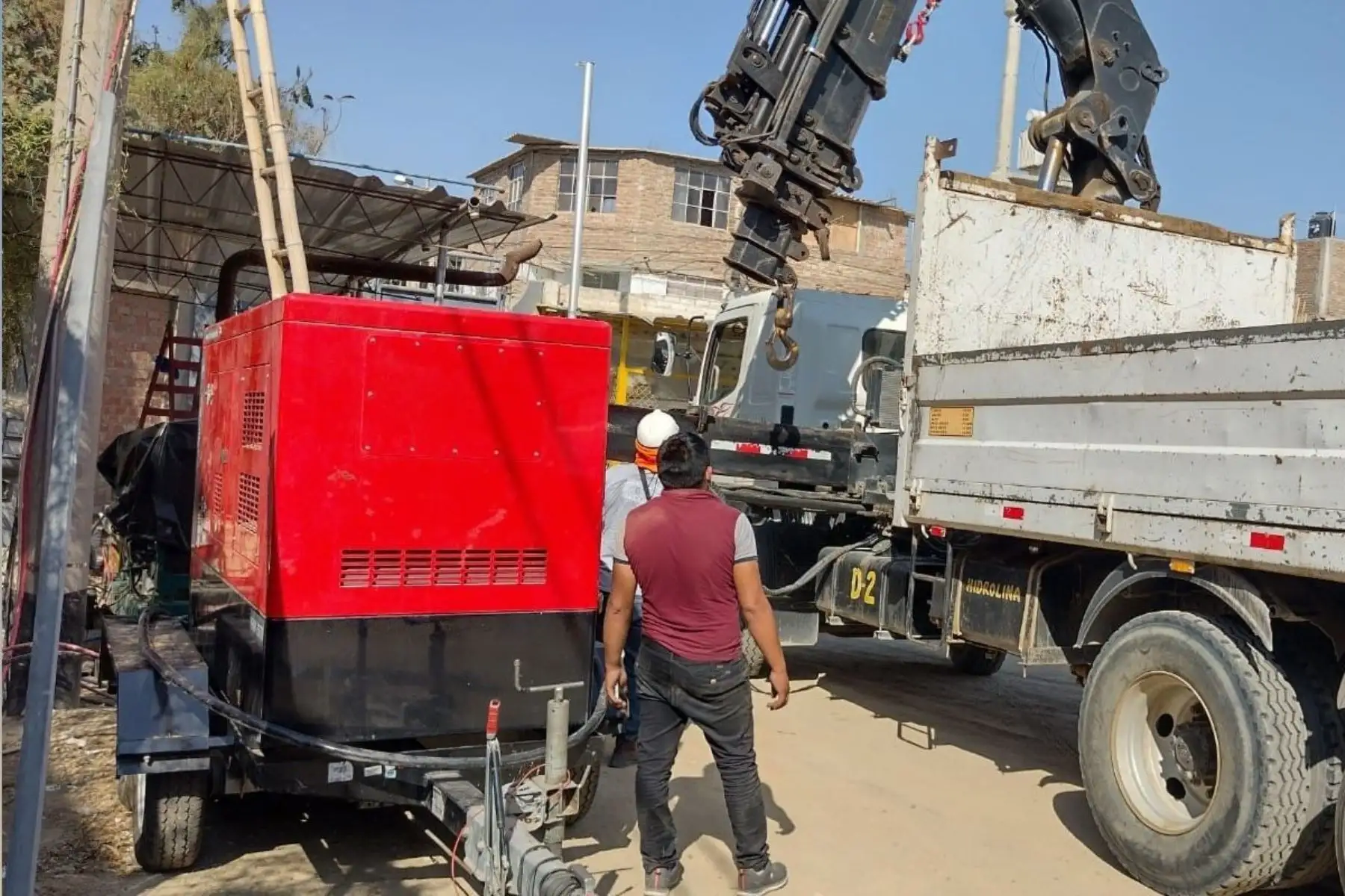 El Ministerio de Salud envió un total de 90 balones de oxígeno, 54 000 equipos de protección personal y 13 750 medicamentos e insumos para pacientes covid-19 para el hospital de Apoyo III- Sullana, de Piura, informó el ministro Hernando Cevallos. Foto: Minsa
