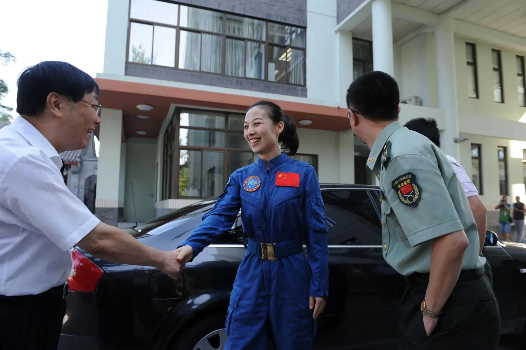 Wang Yaping,  astronauta China, llega a la inauguración de la escuela secundaria afiliada a la Universidad Normal de Beijing en Beijing. 
Foto: AFP