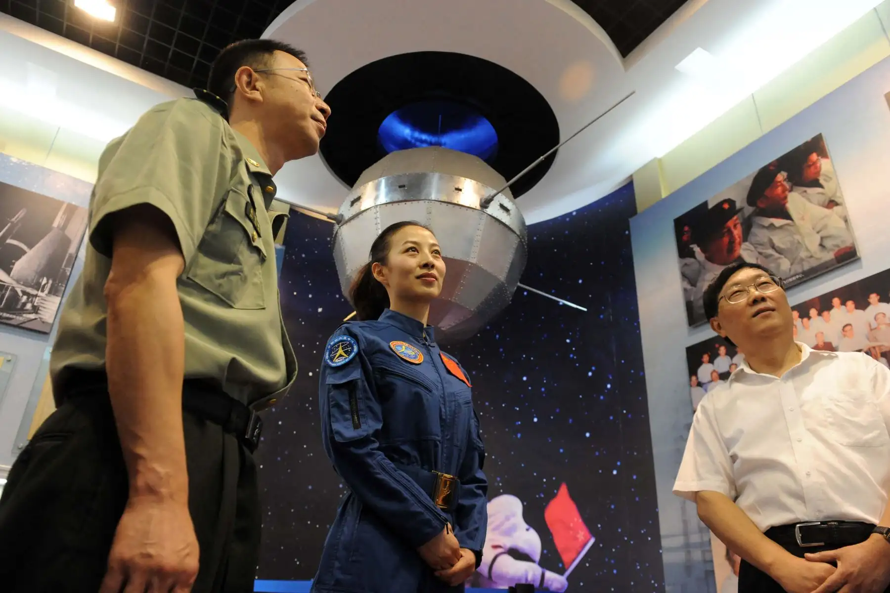 Wang Yaping,  astronauta China, llega a la inauguración de la escuela secundaria afiliada a la Universidad Normal de Beijing en Beijing. 
Foto: AFP