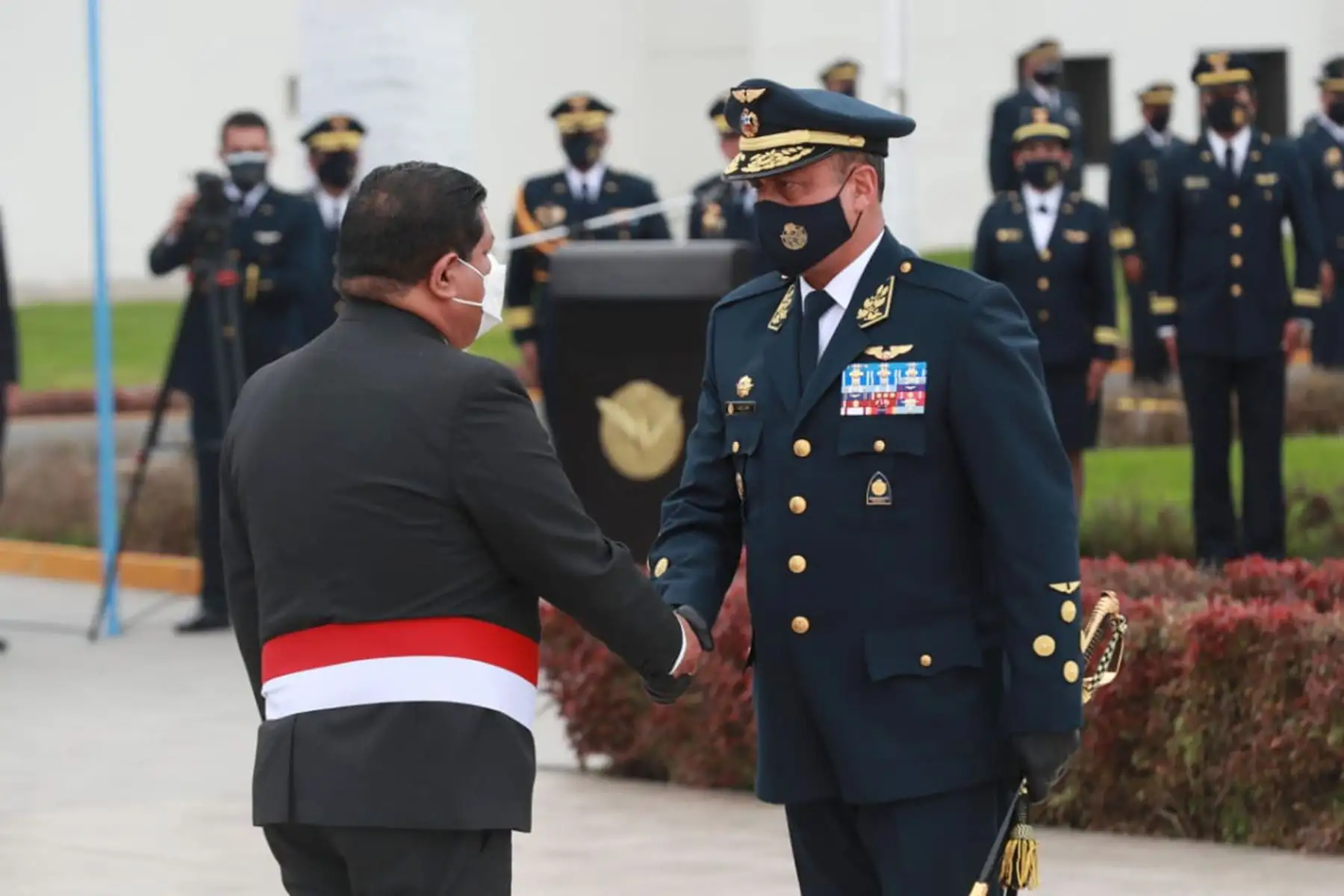 Alfonso Artadi es reconocido como nuevo comandante general de la FAP en una ceremonia realizada en la Base Aérea de Las Palmas.
Foto: Mindef
