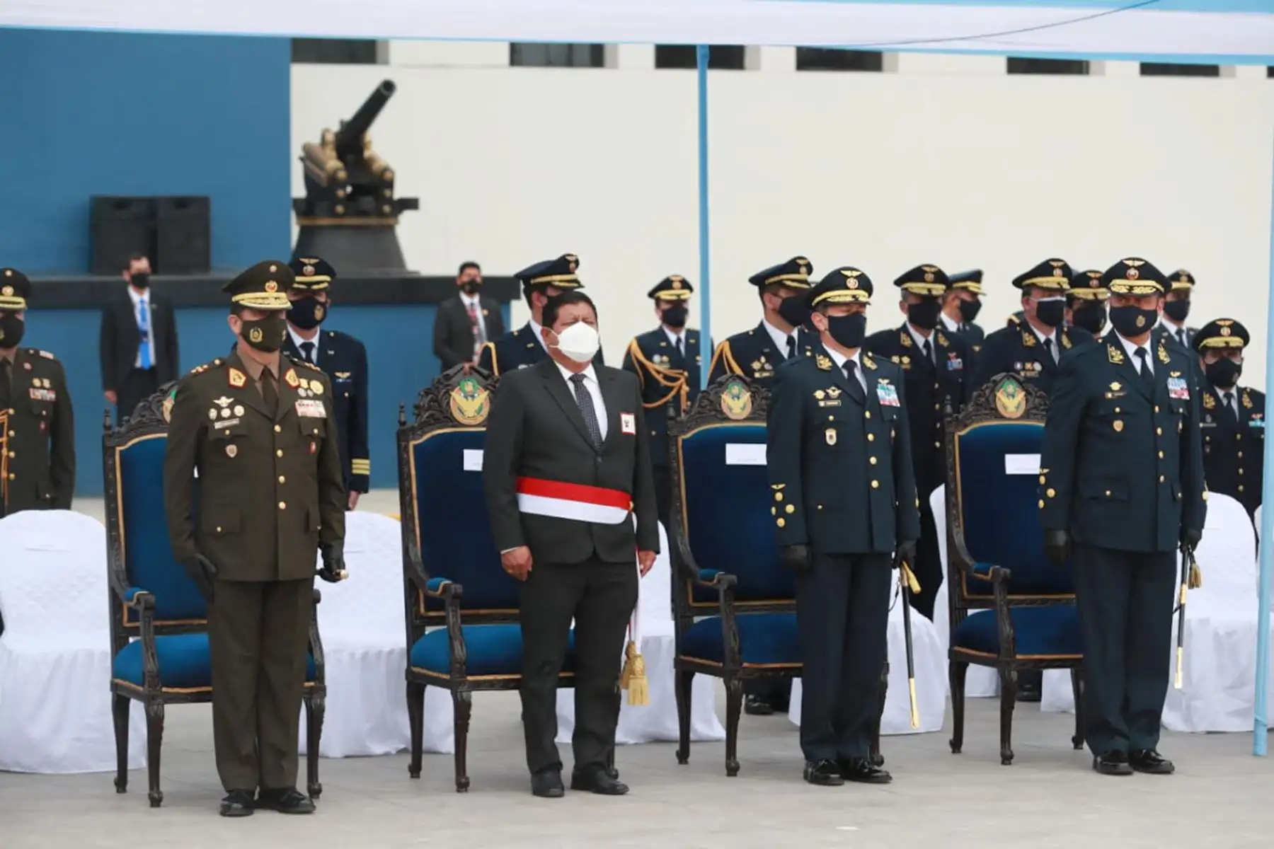 Alfonso Artadi es reconocido como nuevo comandante general de la FAP en una ceremonia realizada en la Base Aérea de Las Palmas.
Foto: Mindef