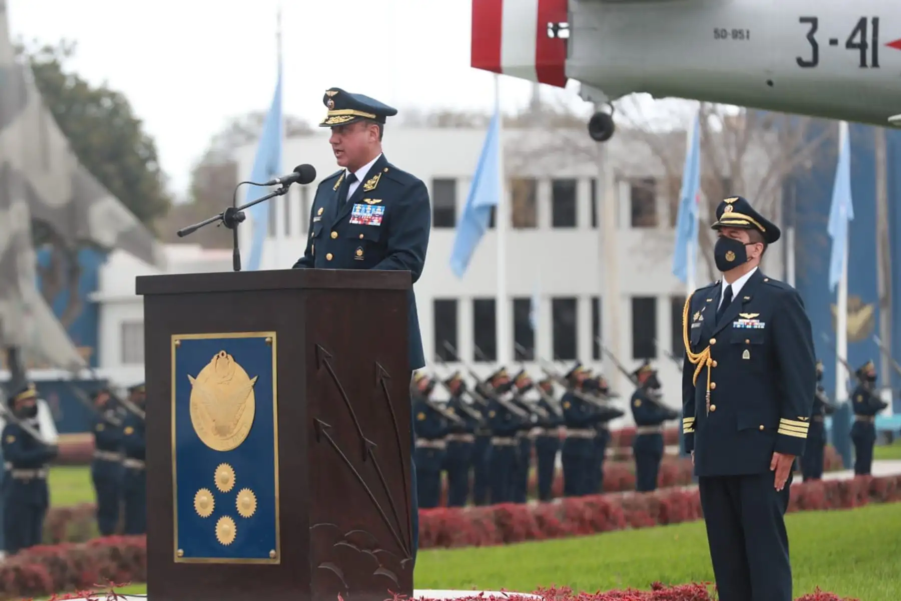Alfonso Artadi es reconocido como nuevo comandante general de la FAP en una ceremonia realizada en la Base Aérea de Las Palmas.
Foto: Mindef