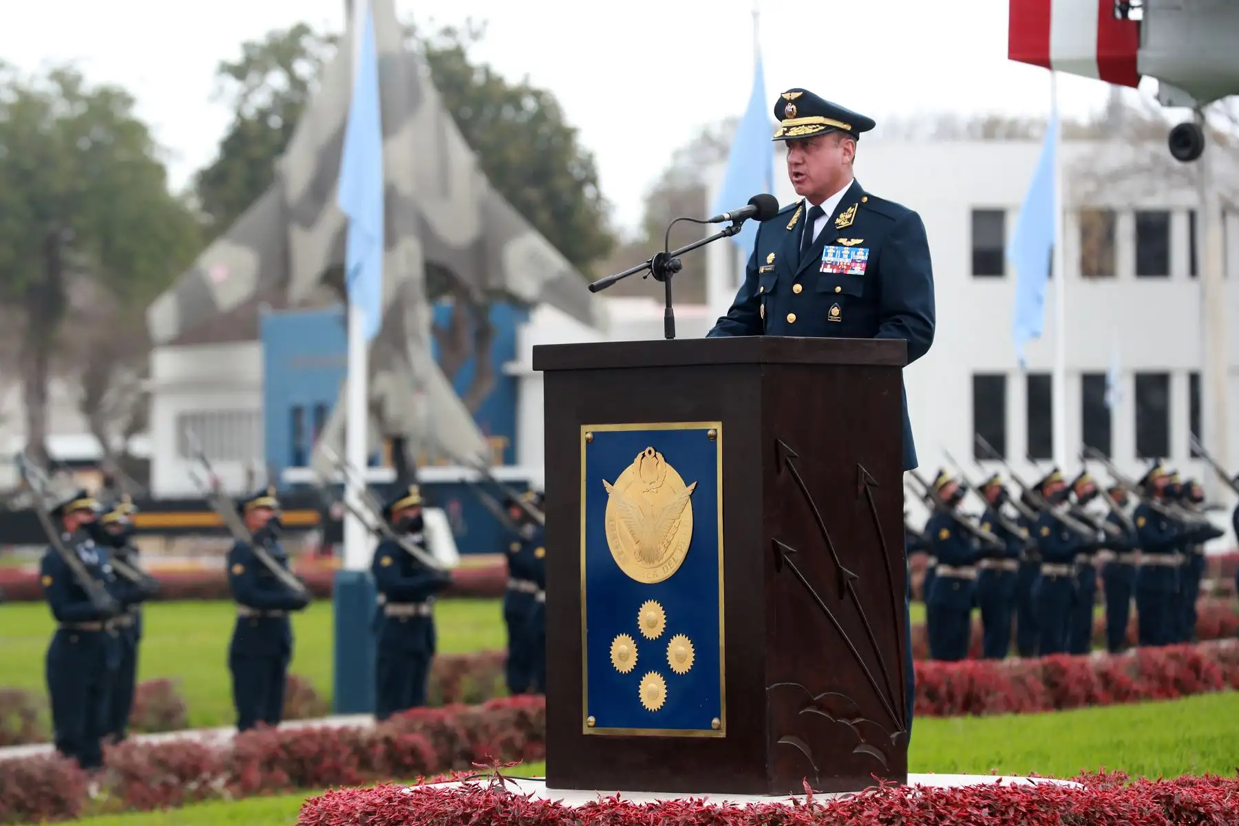 Ministro de Defensa, Walter Ayala, preside ceremonia de reconocimiento al  nuevo Comandante General de la Fuerza Aérea del Perú, General del Aire Alfonso Javier Artadi Saletti.
Foto: Mindef