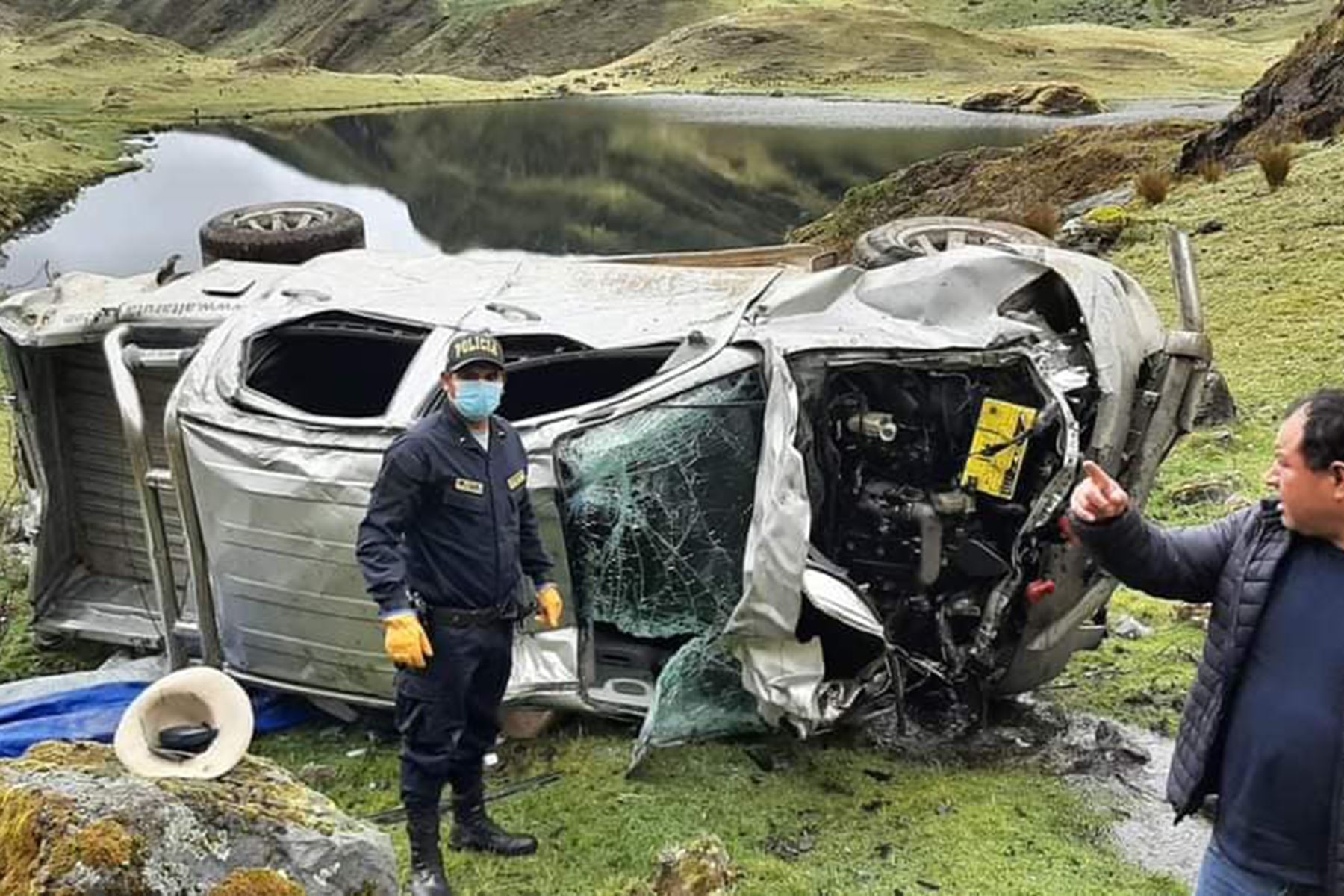 El vehículo de matrícula C9J-852 cayó a un abismo de 180 metros, cerca de la laguna Pumacocha, región Áncash. Foto: ANDINA/Difusión
