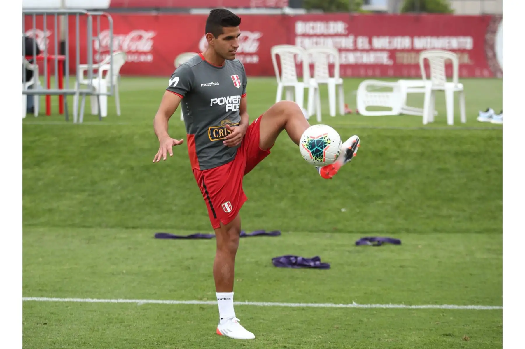 Luis Abraham. La selección peruana continúa sus entrenamientos para enfrentar a Bolivia este jueves en el Estadio Nacional. Foto: FPF