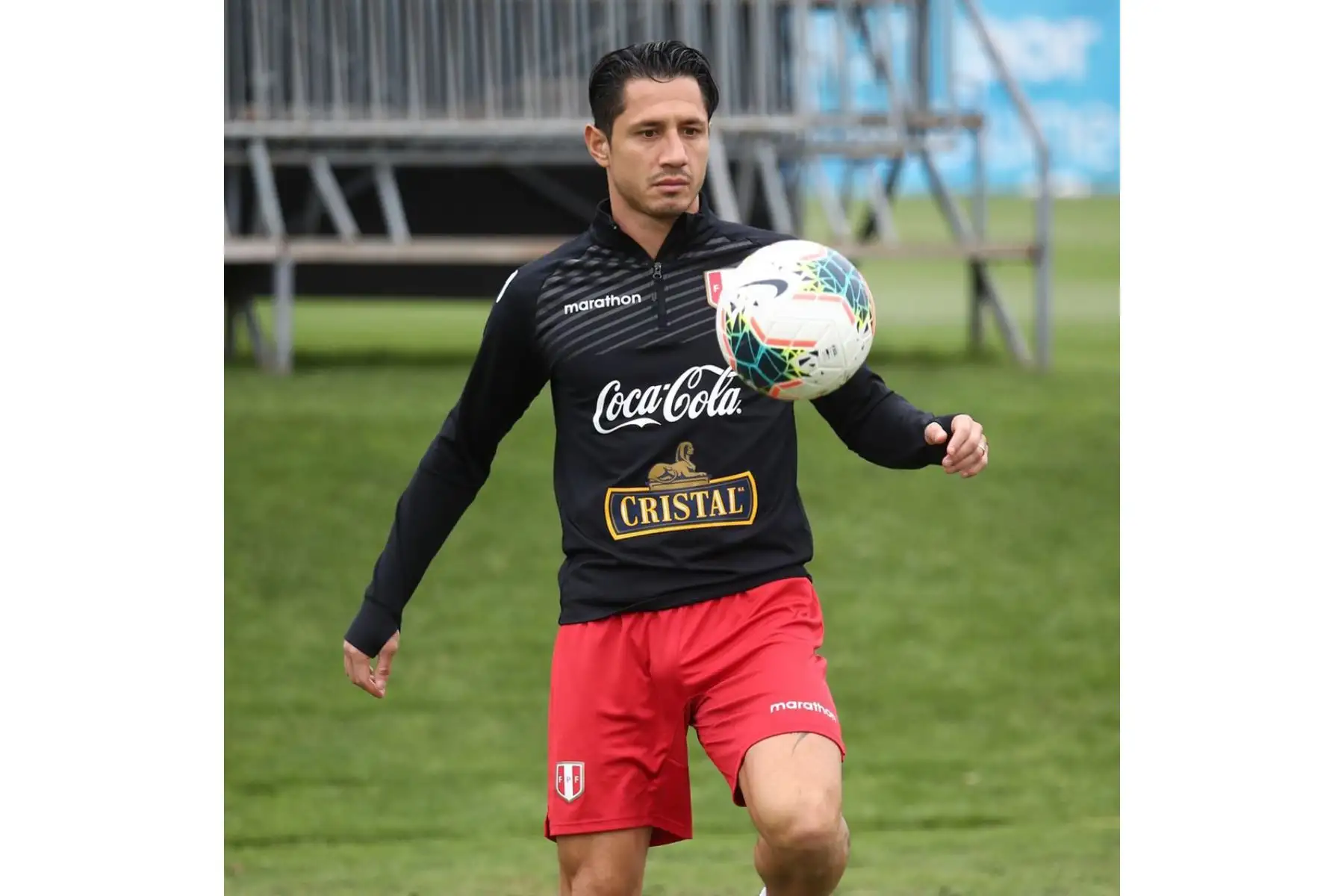 Gianluca Lapadula. La selección peruana continúa sus entrenamientos para enfrentar a Bolivia este jueves en el Estadio Nacional. Foto: FPF