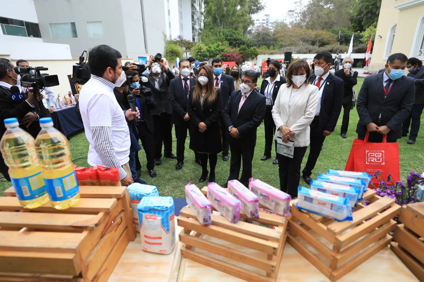 Actualmente, más de 1060 empresas ya forman parte del directorio de la página web ." comprale al Perú "  . La expectativa es contar con un registro de más de 2000 empresas hasta marzo del 2022.
Foto: Produce