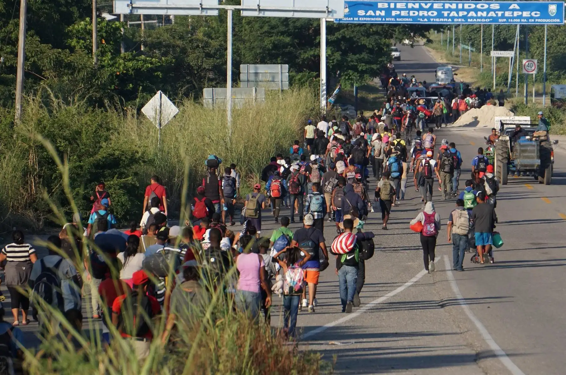 Caravana migrante fija su ruta hacia la frontera norte de México.