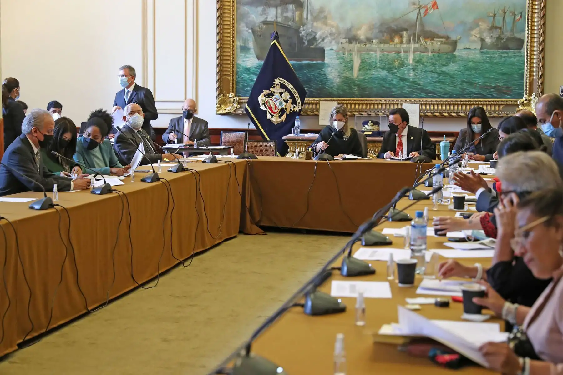 Sesión del Consejo Directivo del Congreso de la República, presidido por María del Carmen Alva Prieto, presidenta del poder legislativo y la participación presencial y virtual de congresistas de las diferentes bancadas.
Foto: Congreso