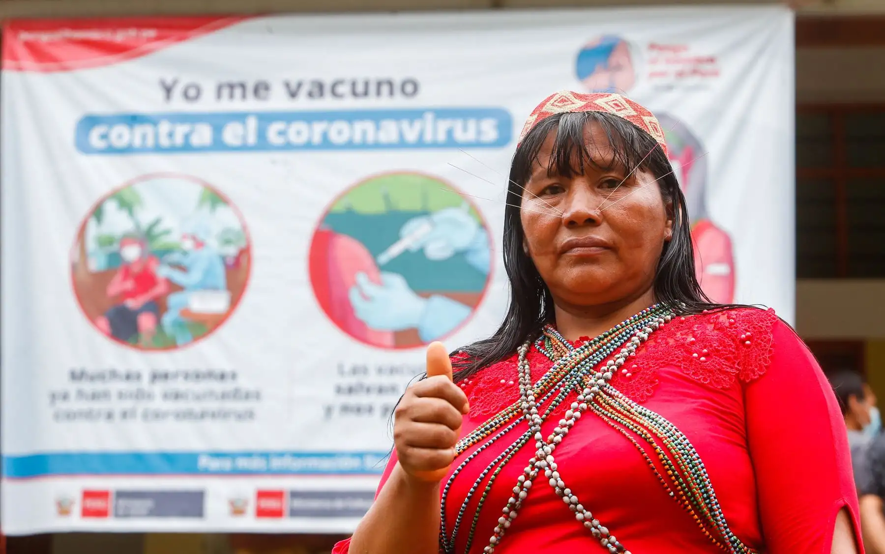 Ministro de Salud, Hernando Cevallos, llegó al anexo San José de Añushi de la comunidad nativa Matsés en la región Loreto, para promover la vacunación contra la covid-19 entre los pobladores indígenas. Foto: Minsa