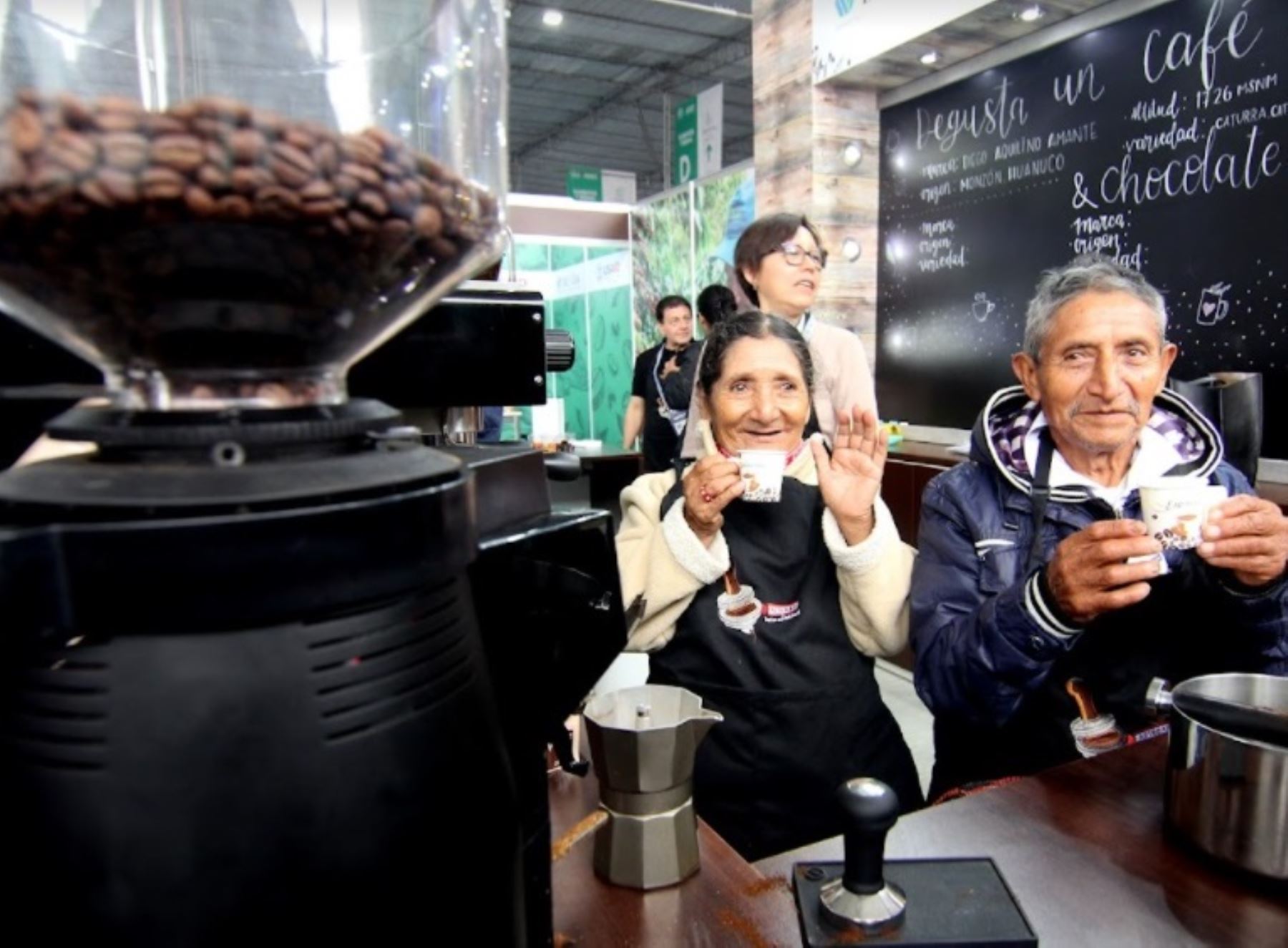 El Abuelo Valdizano se llama el exitoso emprendimiento cafetalero que impulsa un grupo de adultos mayores de Huánuco. Foto: ANDINA/Difusión.