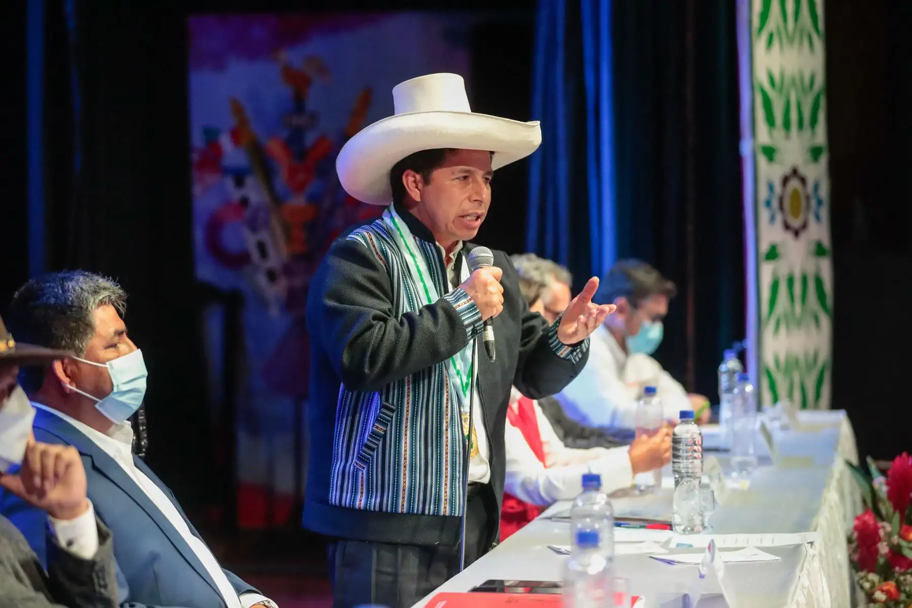 Presidente Pedro Castillo sostuvo un encuentro con autoridades locales en la región Ayacucho. Foto: ANDINA/Prensa Presidencia