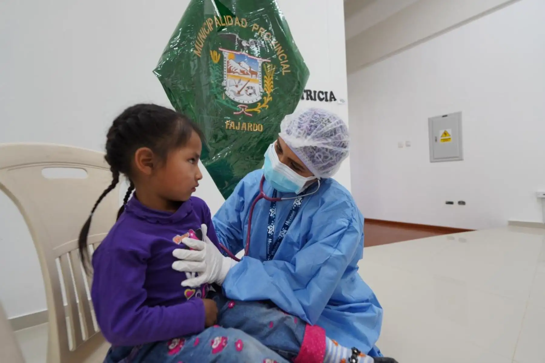 Con el fin de cerrar brechas de atención de salud, el presidente ejecutivo de EsSalud, Mario Carhuapoma, anunció la construcción del Hospital del Bicentenario en la provincia Víctor Fajardo, que beneficiará a la población asegurada de esta provincia, así como de las localidades de Sucre, Huancasancos y Cangallo, en la región Ayacucho. Foto: EsSalud