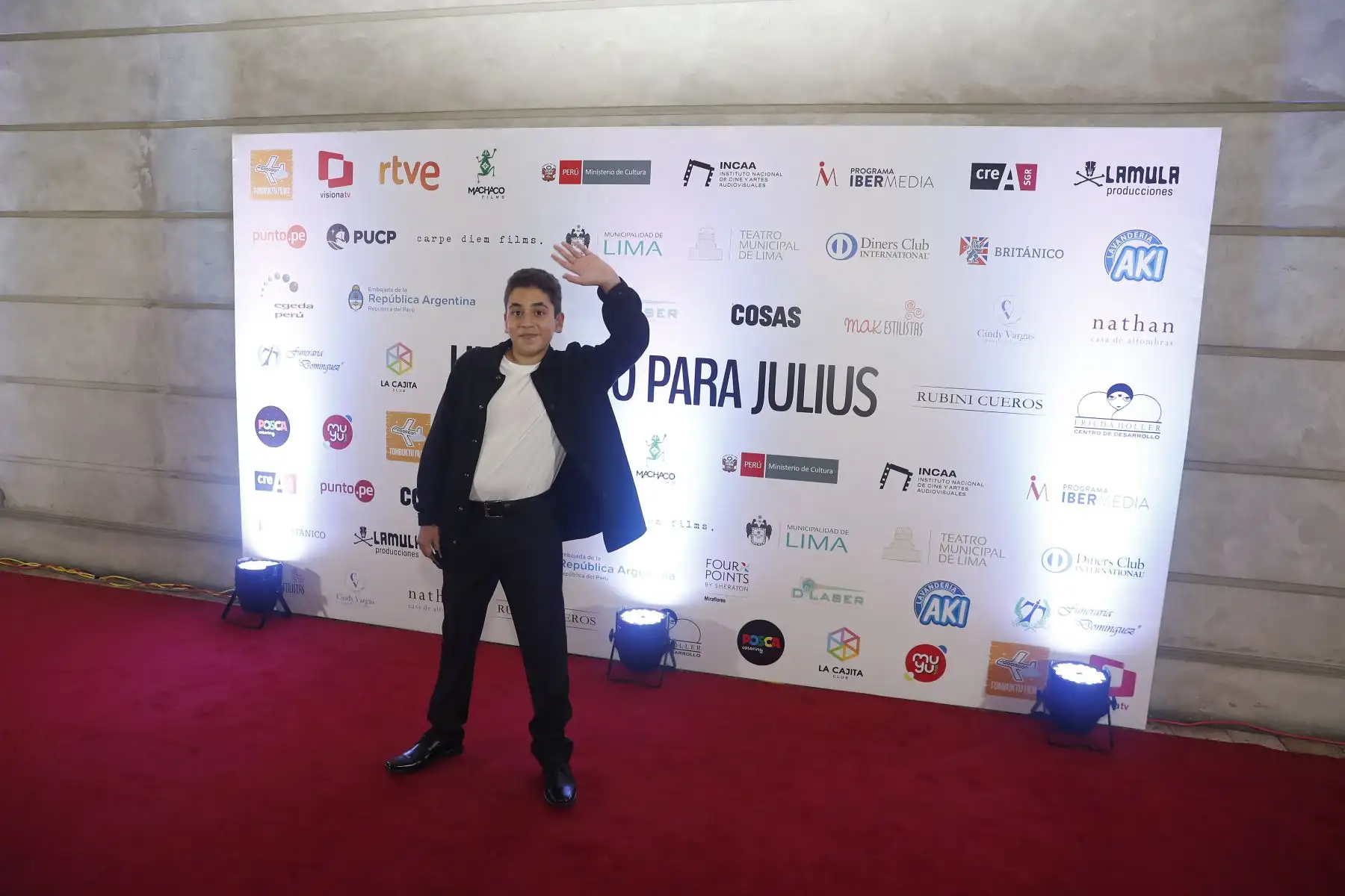 Matias Raygada, joven actor presente durante la alfombra roja del Avant Premier de la película “Un mundo para Julius” en el Teatro Municipal de Lima. Foto: ANDINA/Renato Pajuelo