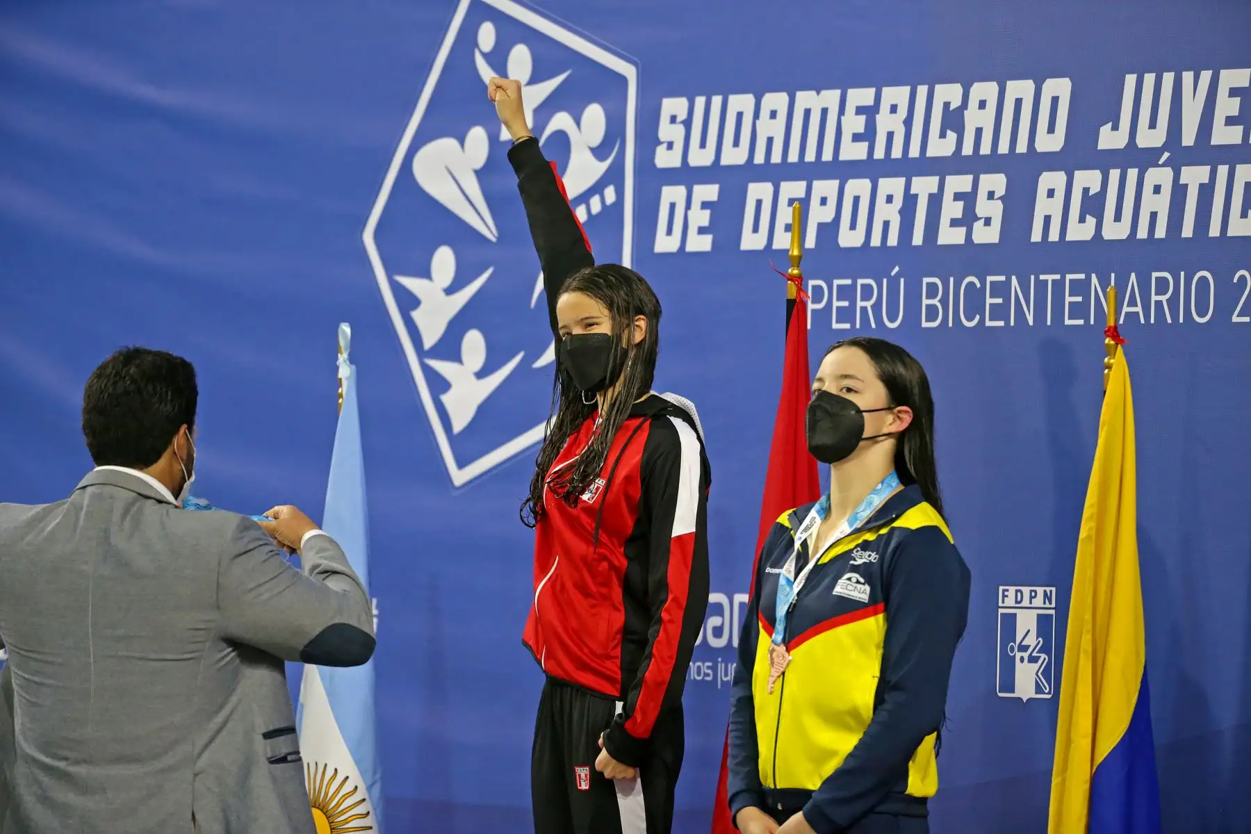 Alexia Sotomayor gana segunda medalla de oro para Perú en natación, modalidad de 200 metros espalda, en el Sudamericano Juvenil de Deportes Acuáticos. Foto: Legado / Germán Falcón