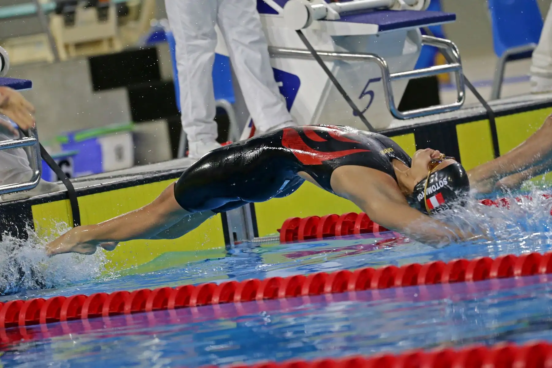 Alexia Sotomayor gana segunda medalla de oro para Perú en natación, modalidad de 200 metros espalda, en el Sudamericano Juvenil de Deportes Acuáticos. Foto: Legado / Germán Falcón