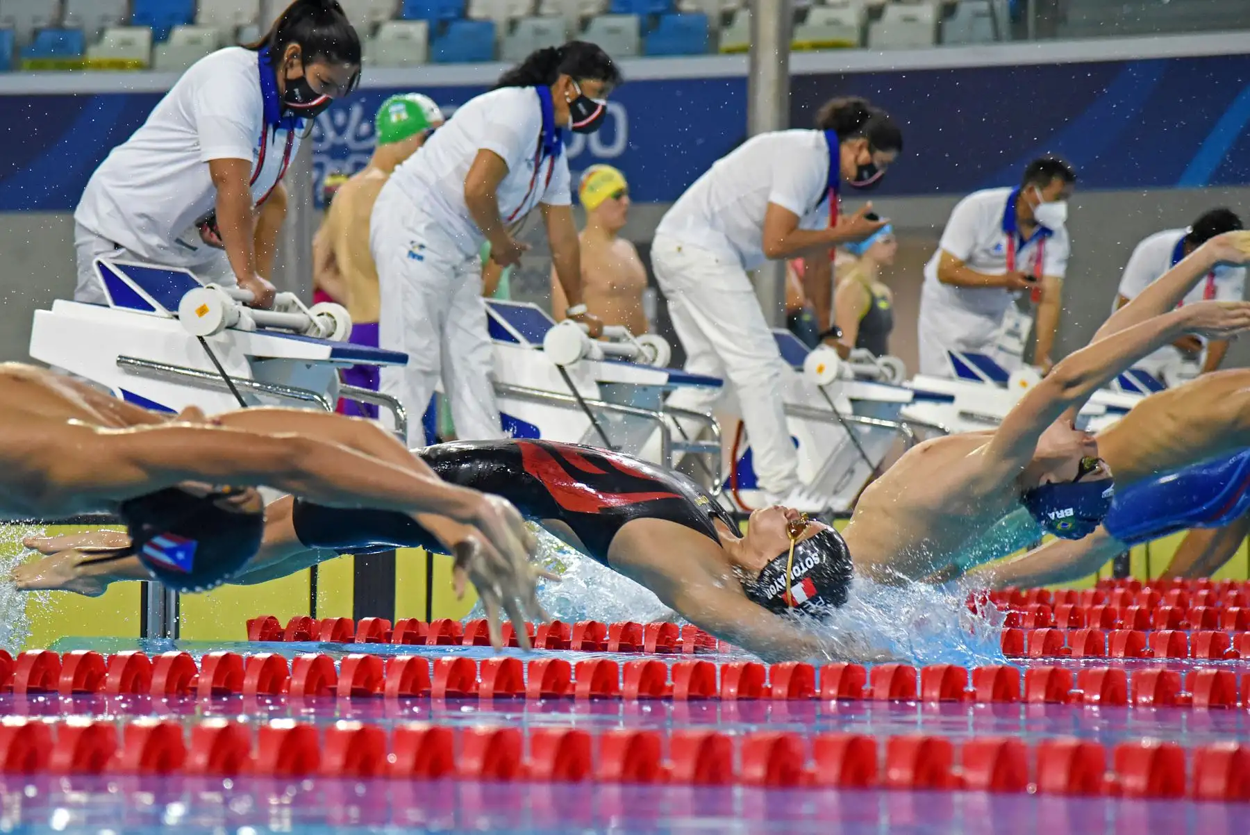 Alexia Sotomayor gana segunda medalla de oro para Perú en natación, modalidad de 200 metros espalda, en el Sudamericano Juvenil de Deportes Acuáticos. Foto: Legado / Germán Falcón