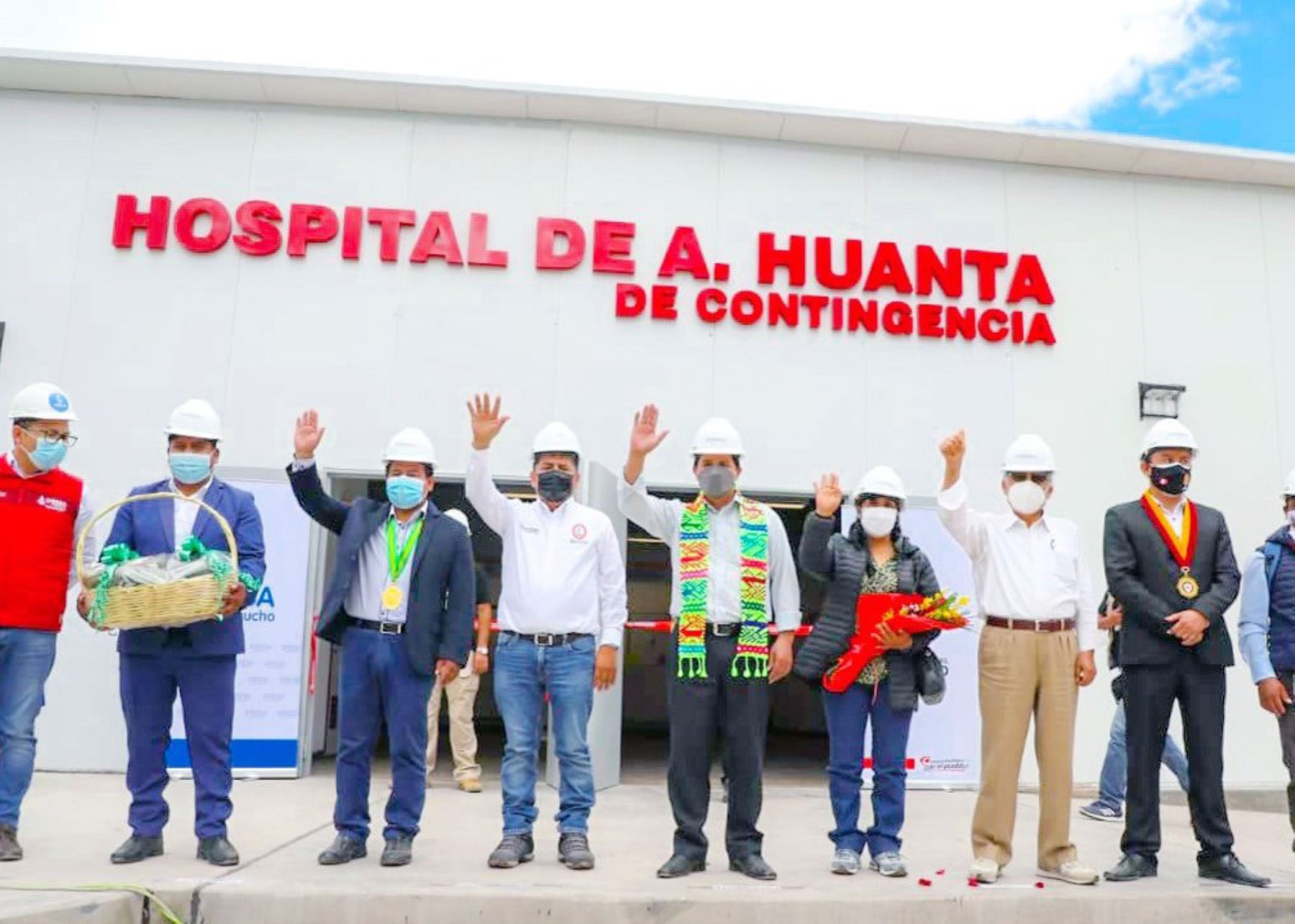 Presidente Pedro Castillo entrega infraestructura de hospital en Huanta.