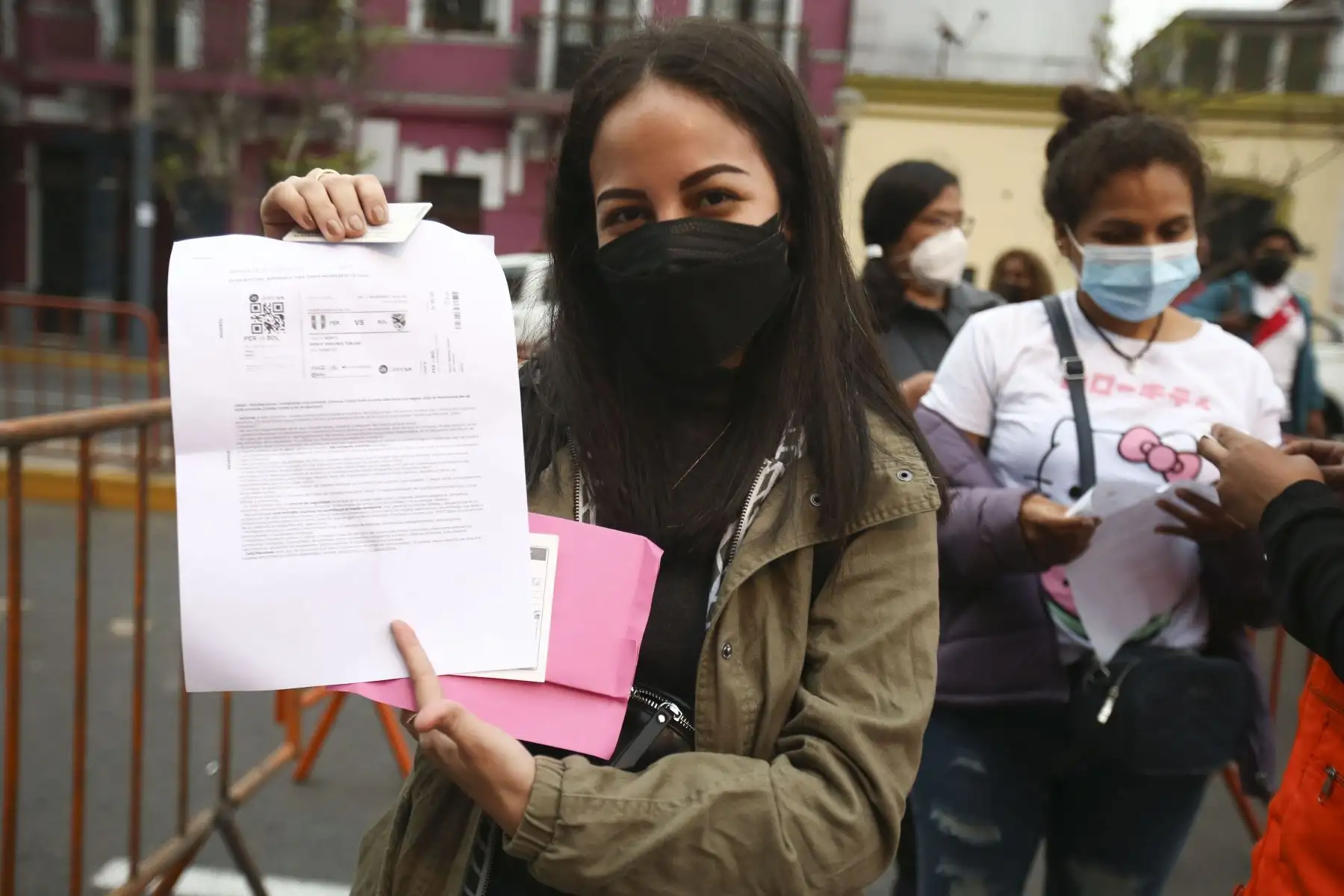 Hinchas de la selección peruana llegan al Estadio Nacional para el partido Perú vs Bolivia por las clasificatorias al mundial Catar 2022. Foto: ANDINA/Vidal Tarqui