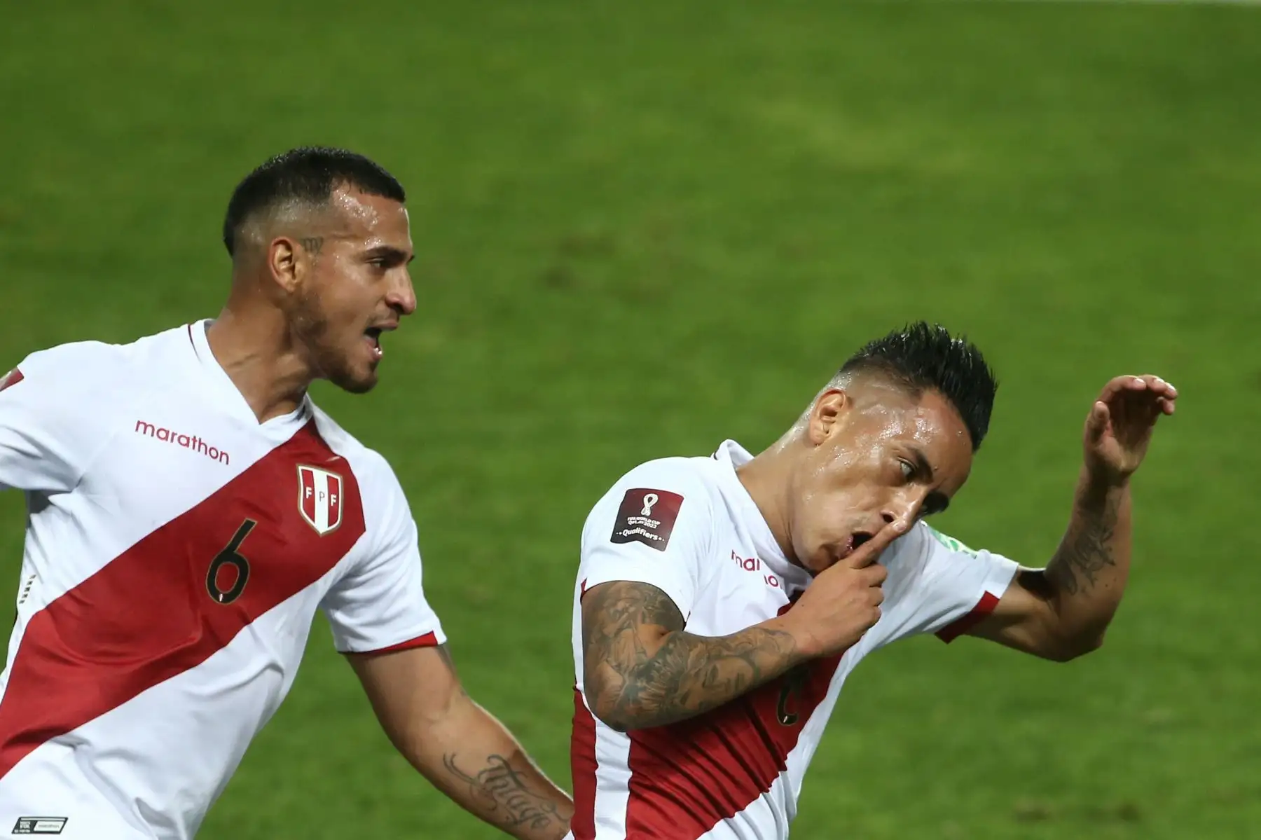 Christian Cueva celebra tras anotar el 2-0 para Perú en el Estadio Nacional. La selección enfrenta a Bolivia por las clasificatorias al mundial Catar 2022. Foto: ANDINA/Vidal Tarqui