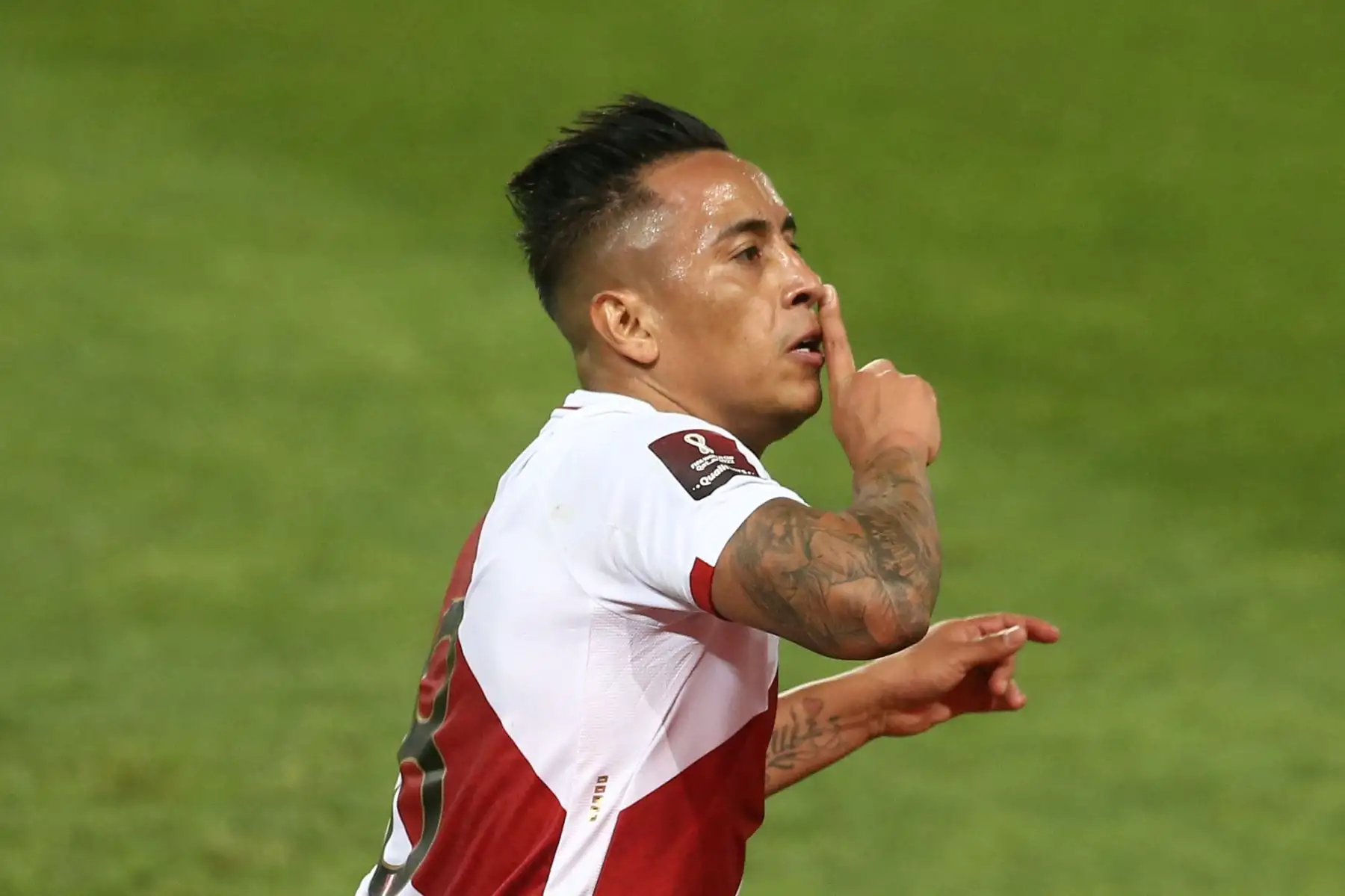 Christian Cueva celebra tras anotar el 2-0 para Perú en el Estadio Nacional. La selección enfrenta a Bolivia por las clasificatorias al mundial Catar 2022. Foto: ANDINA/Vidal Tarqui