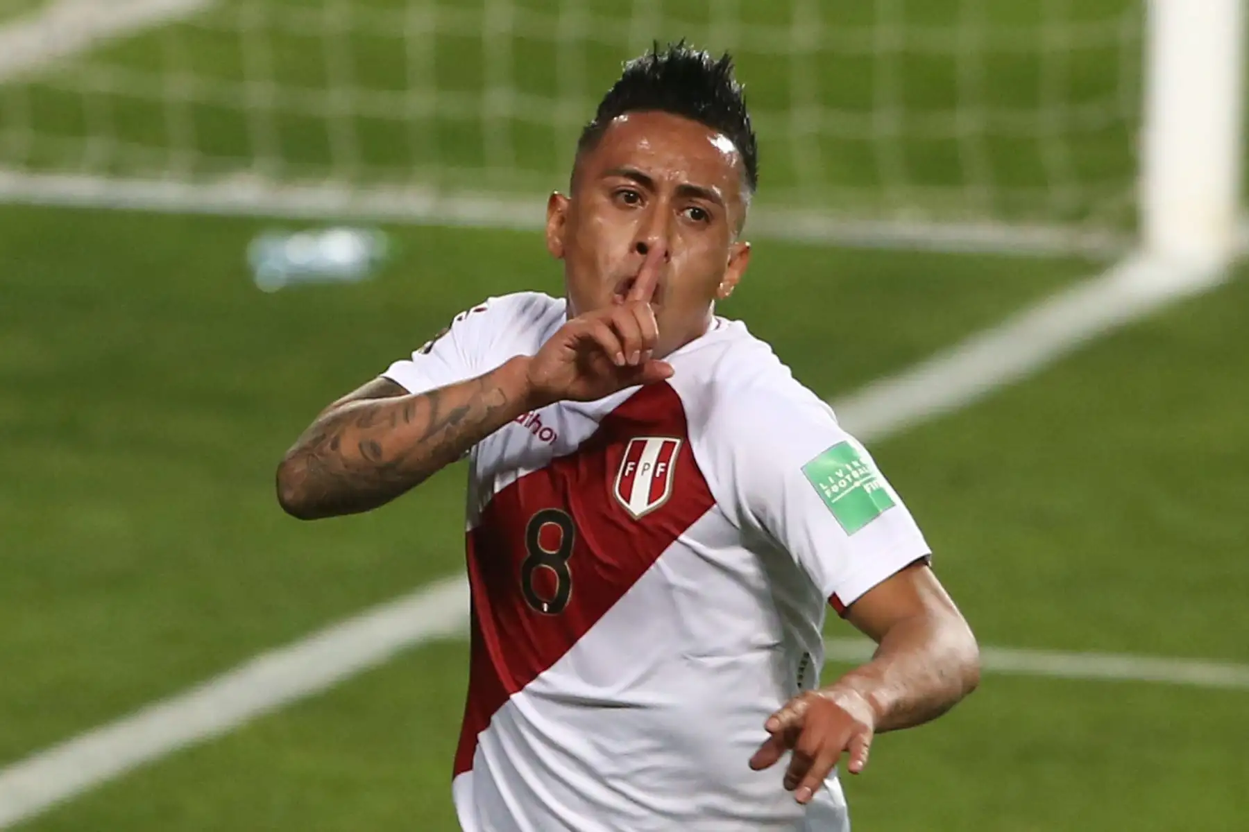 Christian Cueva celebra tras anotar el 2-0 para Perú en el Estadio Nacional. La selección enfrenta a Bolivia por las clasificatorias al mundial Catar 2022. Foto: ANDINA/Vidal Tarqui
