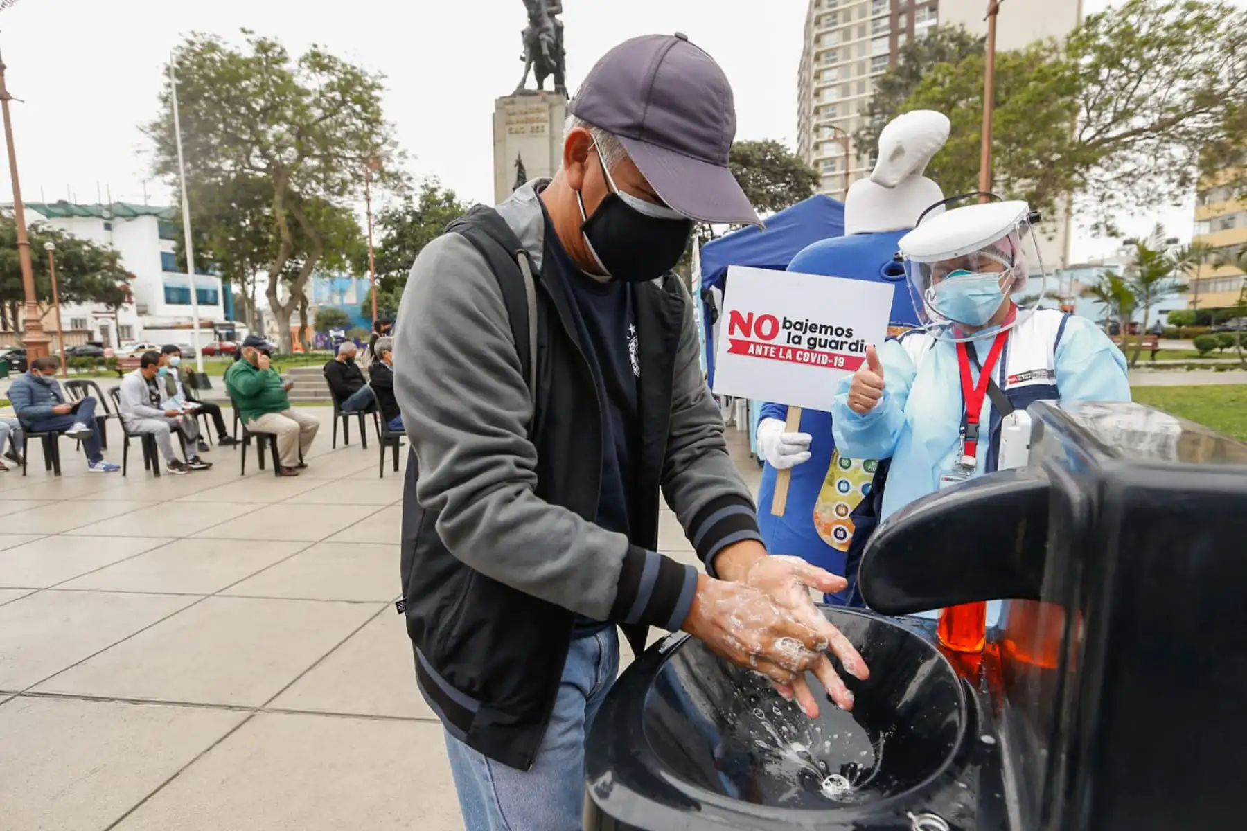 Además, se está 02 puntos fijos para la toma de pruebas moleculares gratuitas, vacunación contra la COVID-19, y entrega de kits de mascarillas. Foto: ANDINA/ Minsa