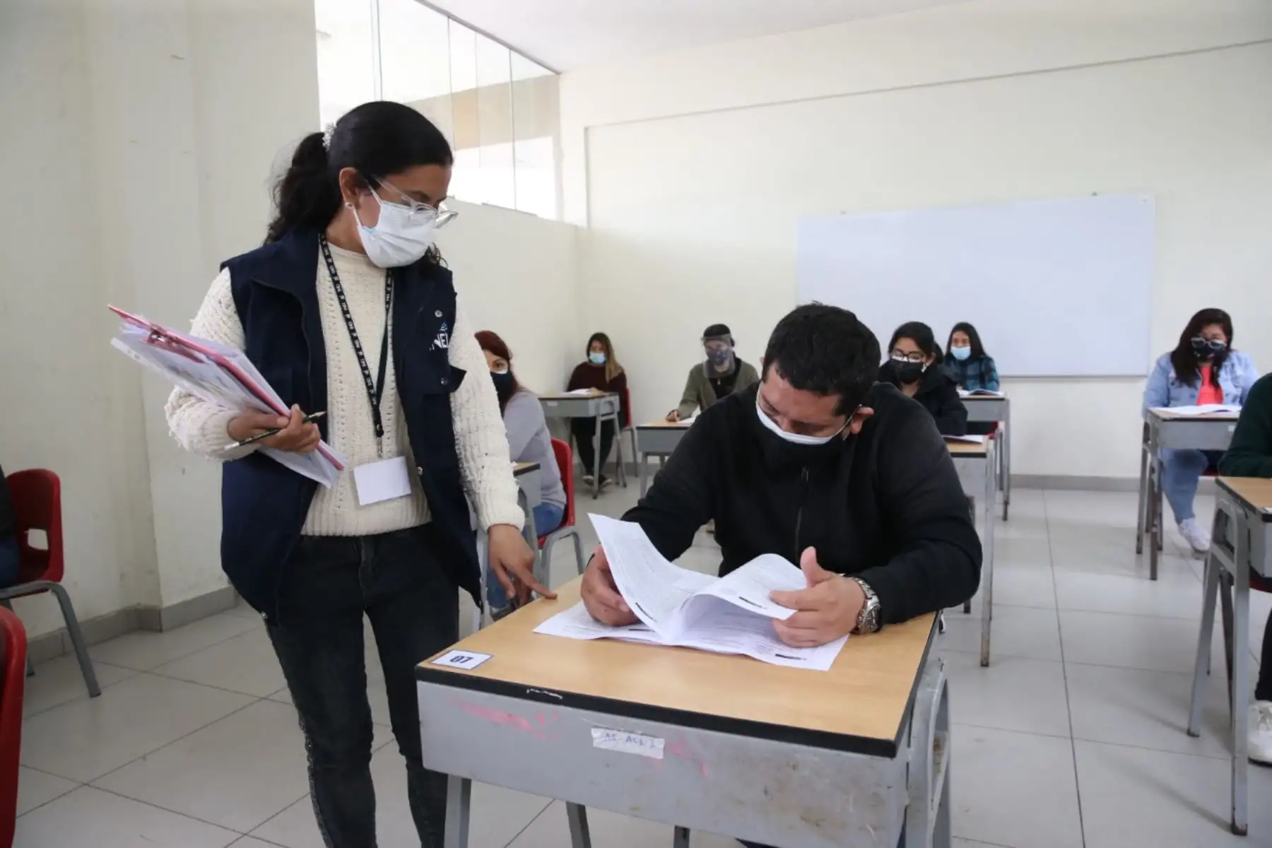 La funcionaria precisó que Más de 283,000 docentes postulan por una plaza de nombramiento y más de 7,000 buscarán acceder al cargo de director de UGEL. Foto: ANDINA/Minedu.
