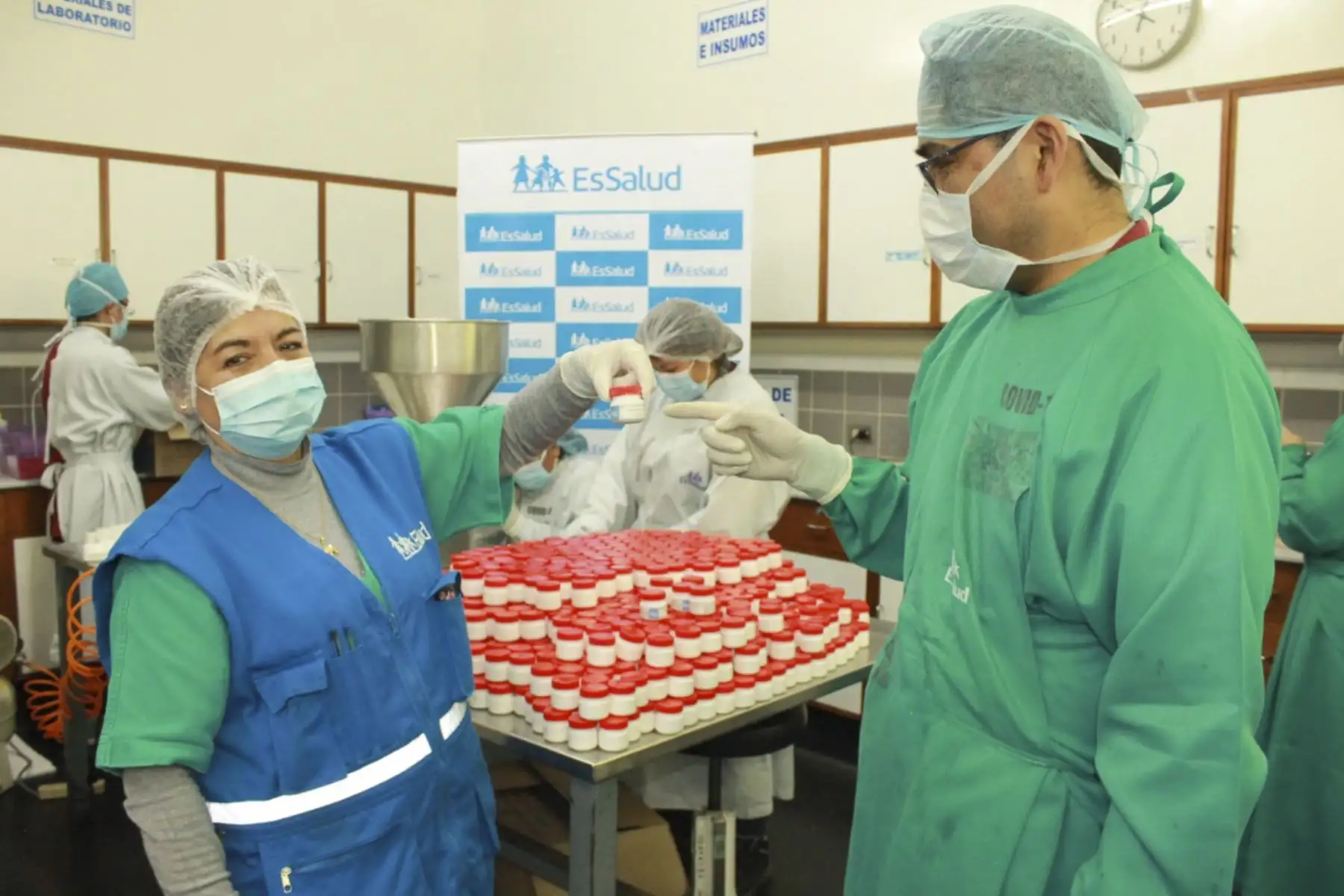 El repelente para evitar el dengue se obtiene luego de un proceso químico para extraer el aceite de molle. Foto: ANDINA/difusión.