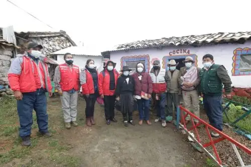 La ministra Dina Ercilia Boluarte (Midis) supervisa el trabajo de los programas sociales en la región Huancavelica.