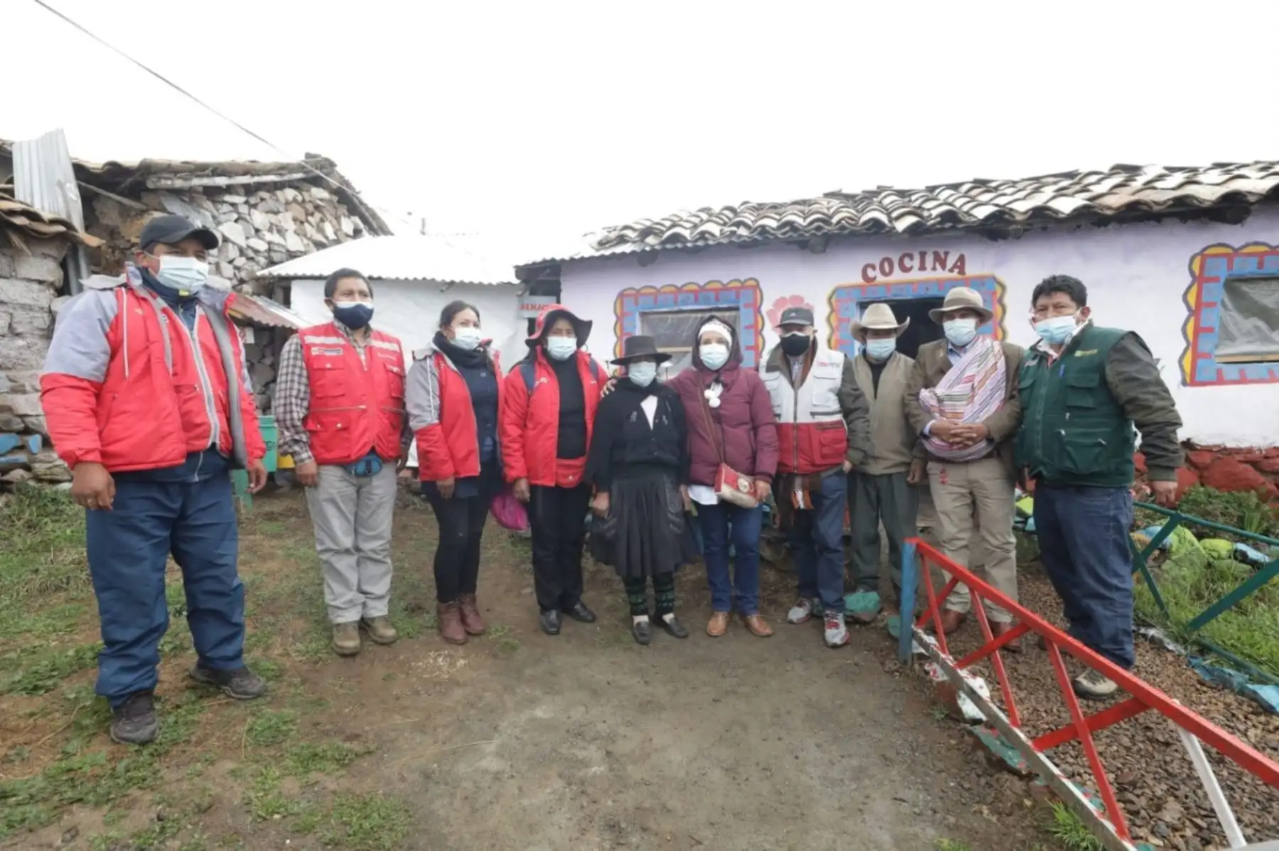 La ministra Dina Ercilia Boluarte (Midis) supervisa el trabajo de los programas sociales en la región Huancavelica.