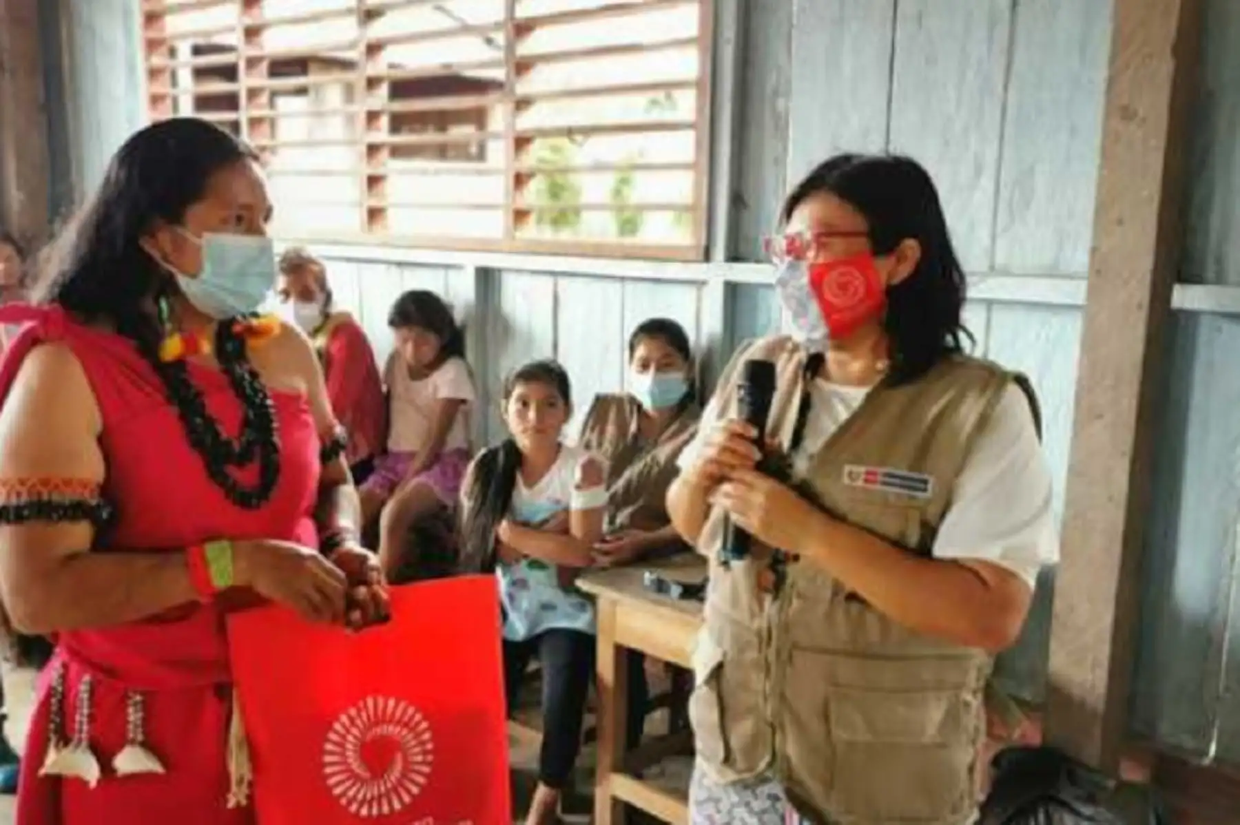 La viceministra de Interculturalidad, Rocilda Nunta, clausura el ciclo de talleres sobre "Derechos humanos, colectivos e igualdad de género", dirigido a más de 1,000 mujeres indígenas de 41 comunidades nativas, en el marco del proyecto Noa Jayatai Mujer del Fondo de Cooperación para el Desarrollo Social (Foncodes) del Ministerio de Desarrollo e Inclusión Social. El acto tuvo lugar en el distrito de Barranca, provincia de Datem de Marañón, en Loreto.
