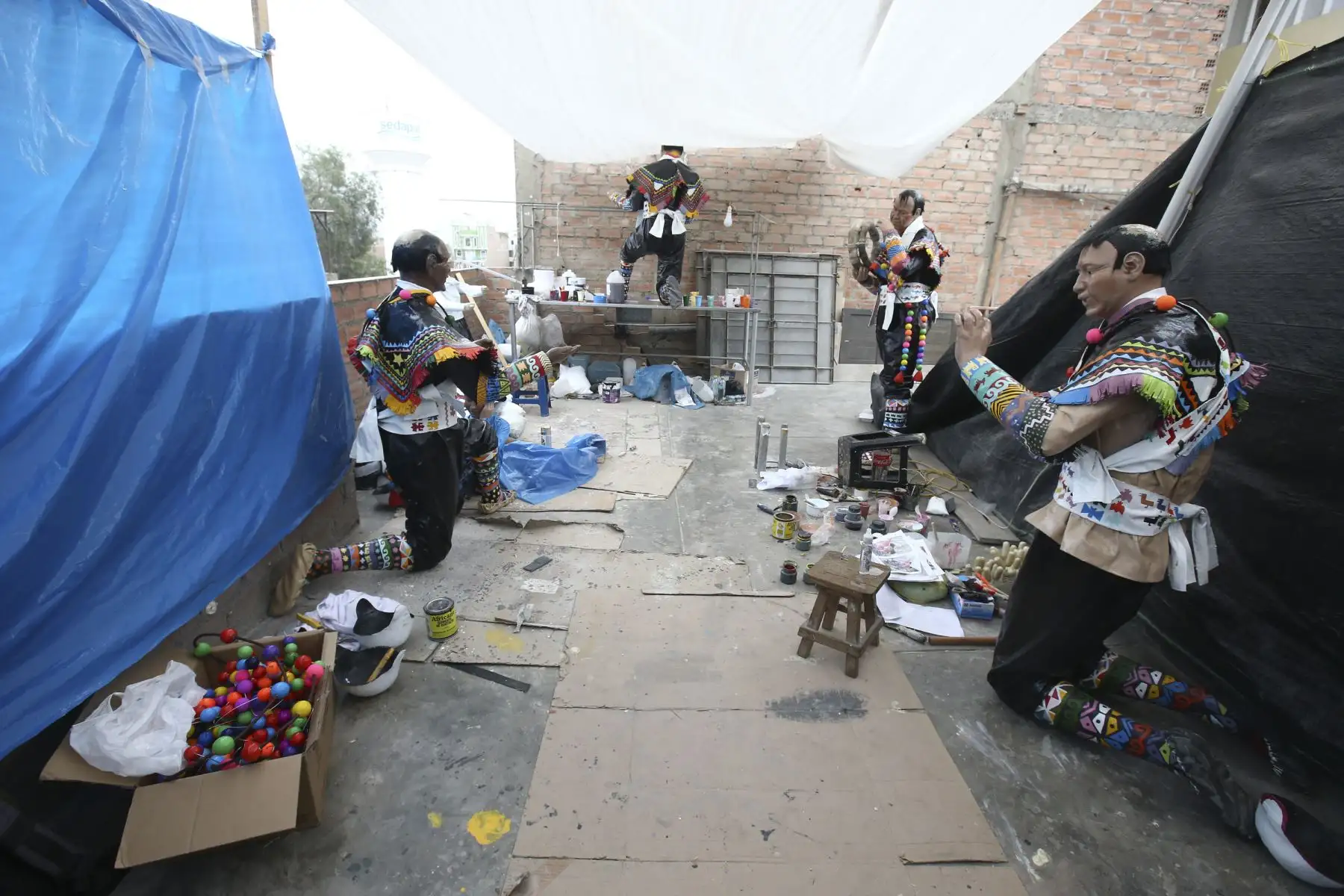 Bendicen las piezas del pesebre de la comunidad Chopcca-Huancavelica que partirán a Roma para su exposición en la Plaza de San Pedro del Vaticano durante la celebración de Navidad 2021. Foto: ANDINA/Tarqui Vidal