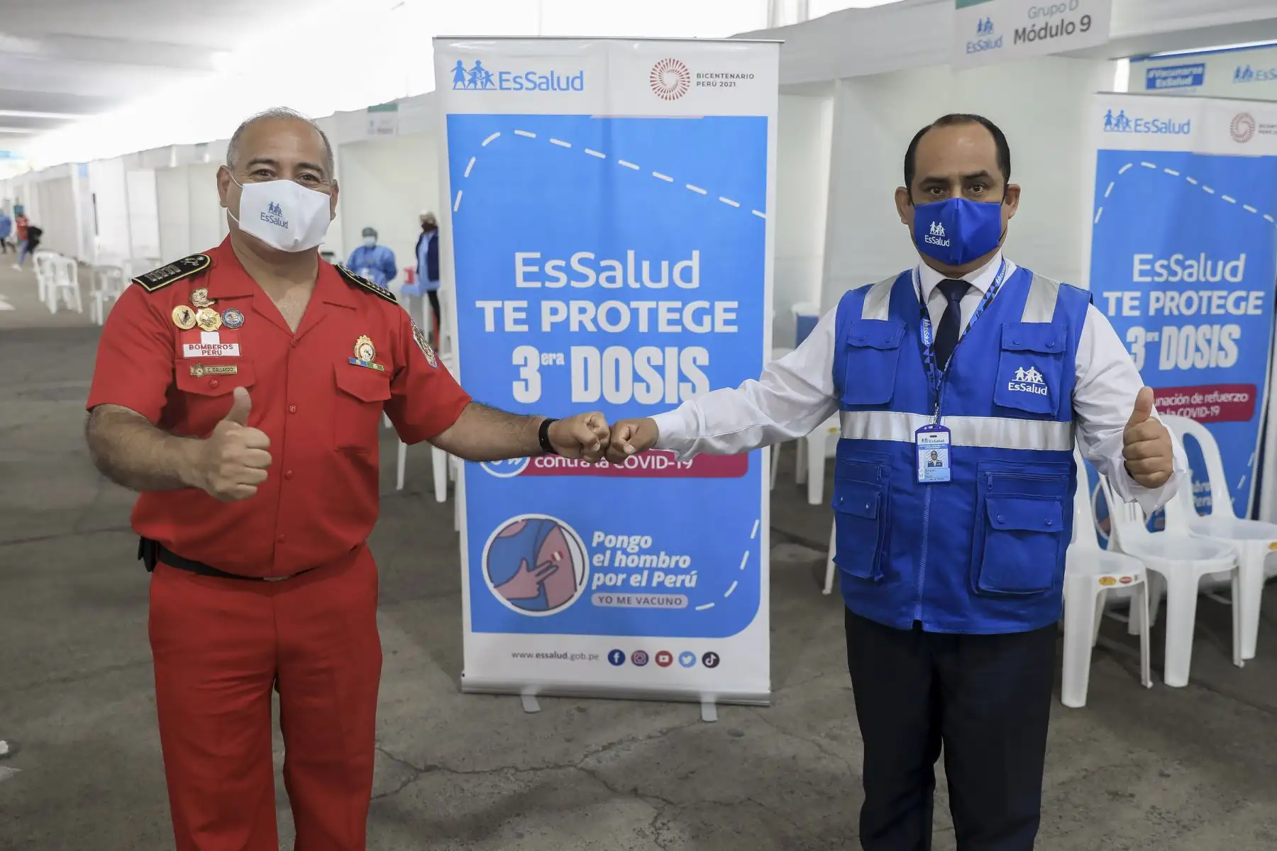 Serán alrededor de 2570 efectivos del Cuerpo de Bomberos que recibirán la dosis de refuerzo en una jornada de vacunación que durará 24 horas ininterrumpidas. Foto: Essalud