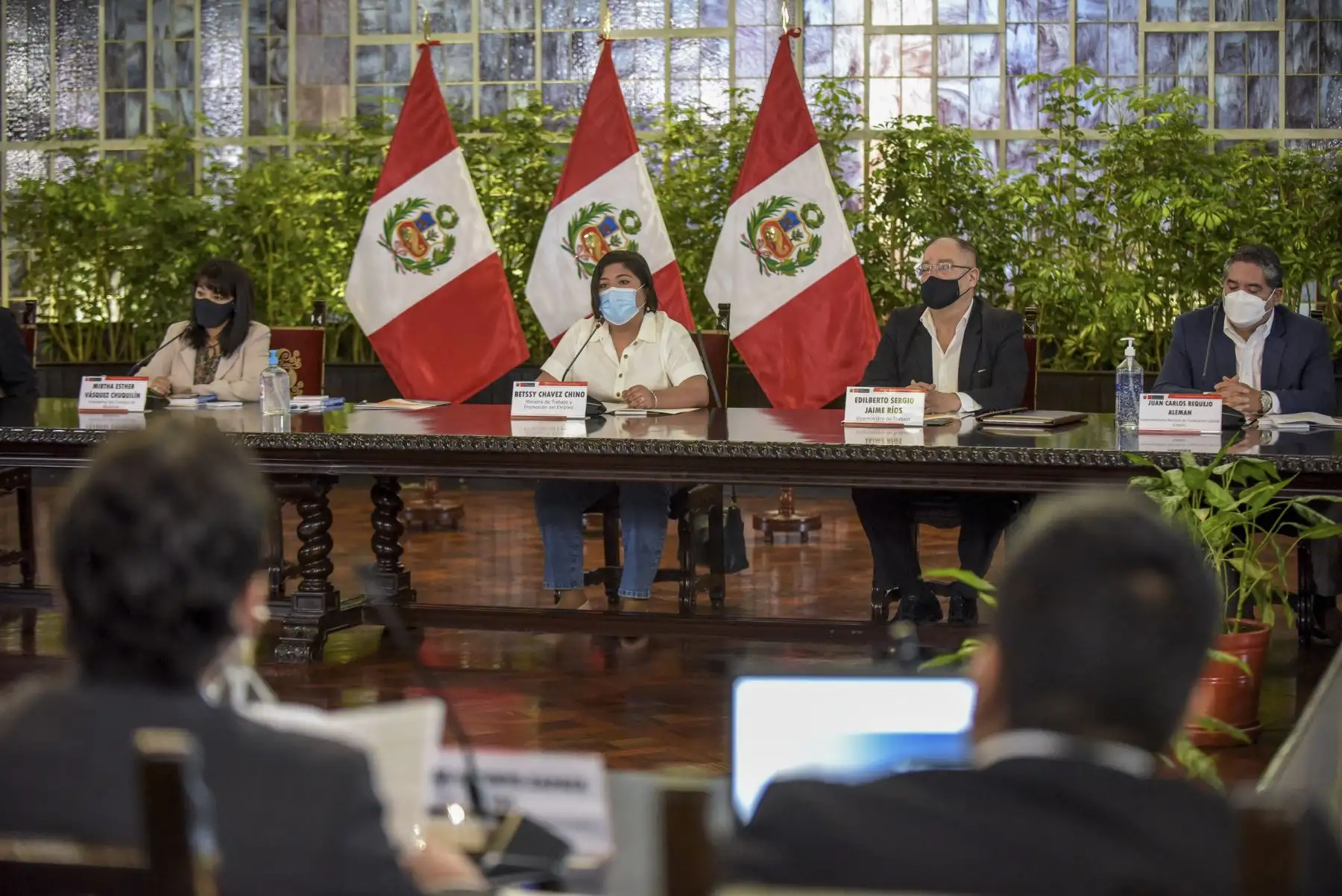 El presidente de la República, Pedro Castillo, encabeza sesión de reinstalación del Consejo Nacional de Trabajo. Participan la presidenta del Consejo de Ministros, Mirtha Vásquez y la titular de Trabajo y Promoción del Empleo, Betssy Chávez. Foto: ANDINA/Prensa Presidencia