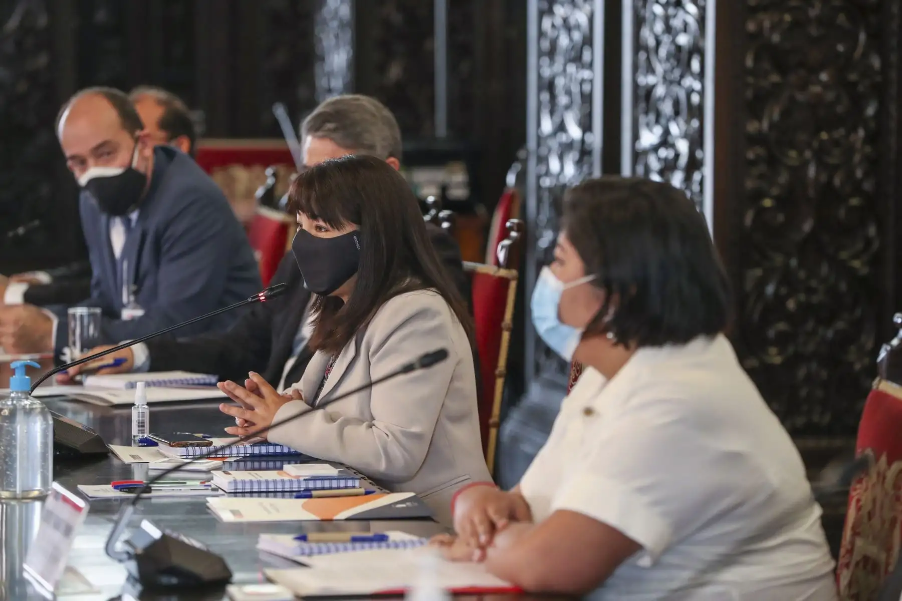 El presidente de la República, Pedro Castillo, encabeza sesión de reinstalación del Consejo Nacional de Trabajo. Participan la presidenta del Consejo de Ministros, Mirtha Vásquez y la titular de Trabajo y Promoción del Empleo, Betssy Chávez. Foto: ANDINA/PCM