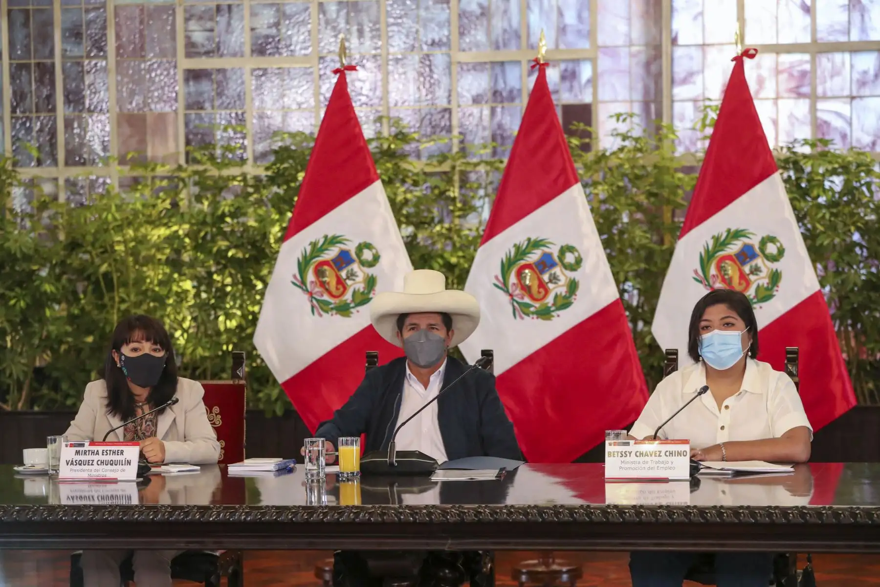 El presidente de la República, Pedro Castillo, encabeza sesión de reinstalación del Consejo Nacional de Trabajo. Participan la presidenta del Consejo de Ministros, Mirtha Vásquez y la titular de Trabajo y Promoción del Empleo, Betssy Chávez. Foto: ANDINA/PCM