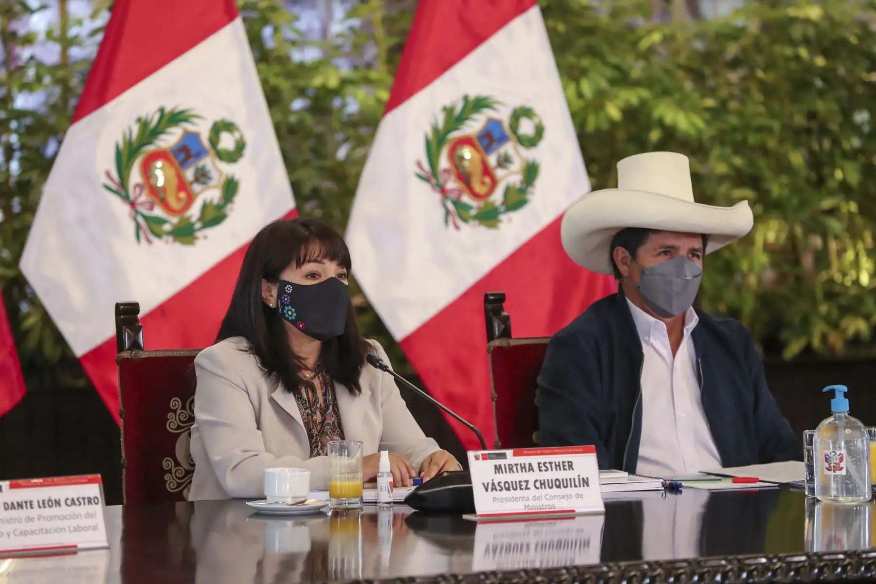 El presidente de la República, Pedro Castillo, encabeza sesión de reinstalación del Consejo Nacional de Trabajo. Participan la presidenta del Consejo de Ministros, Mirtha Vásquez y la titular de Trabajo y Promoción del Empleo, Betssy Chávez. Foto: ANDINA/PCM