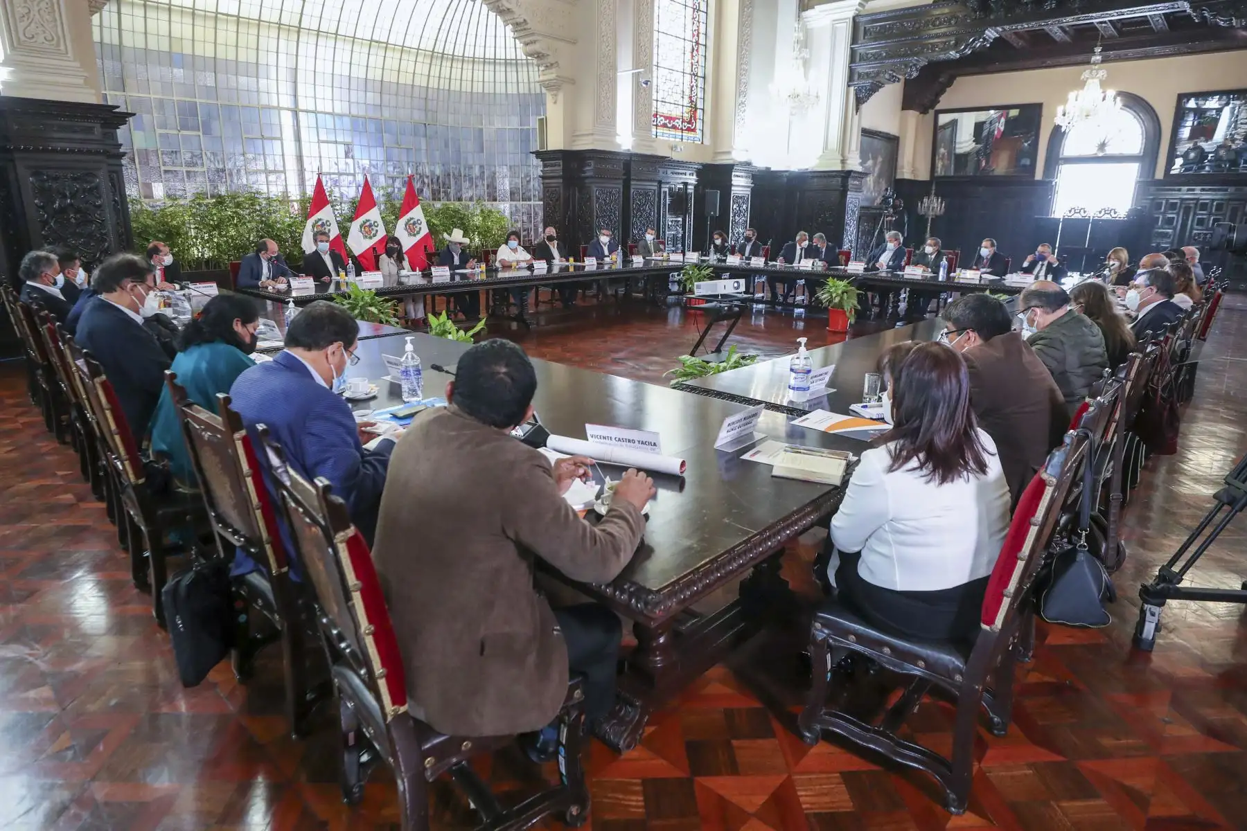 El presidente de la República, Pedro Castillo, encabeza sesión de reinstalación del Consejo Nacional de Trabajo. Participan la presidenta del Consejo de Ministros, Mirtha Vásquez y la titular de Trabajo y Promoción del Empleo, Betssy Chávez. Foto: ANDINA/PCM