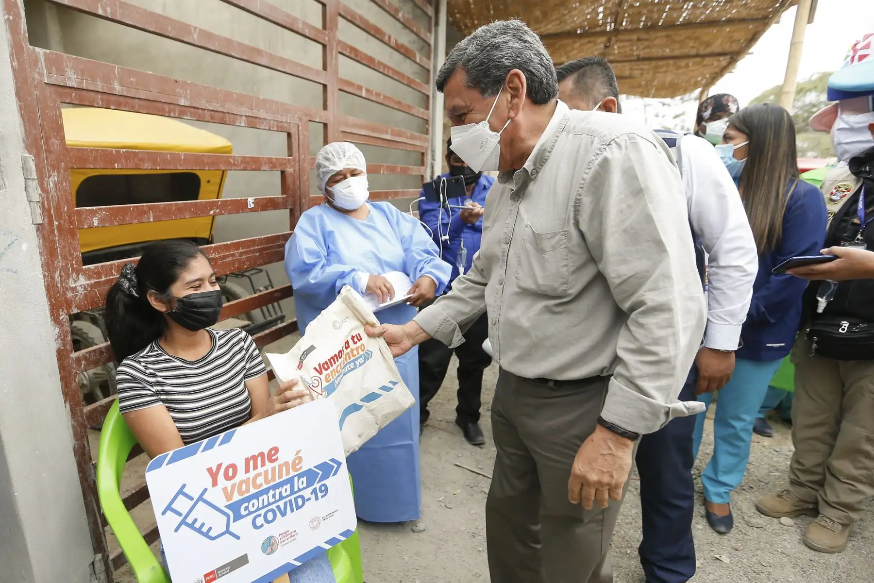Ministro de Salud, Hernando Cevallos, supervisa actividades de la estrategia "Vamos a tu Encuentro" en el distrito de La Unión, Piura. Foto: Minsa
