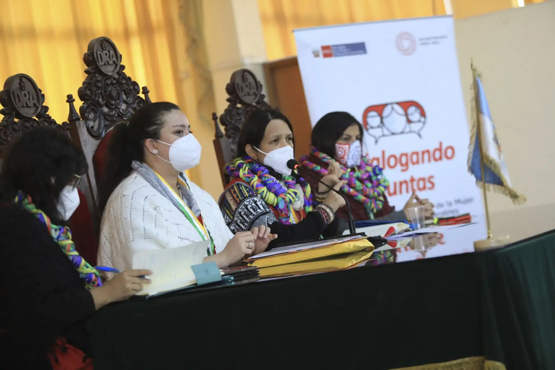 La ministra de la Mujer y Poblaciones Vulnerables, Anahí Durand, recogió las propuestas y demandas de las mujeres organizadas de la región Puno. En el evento Dialogando Juntas, las participantes expresaron las diferentes necesidades de sus organizaciones, que se han agudizado con la pandemia. Foto: MIMP