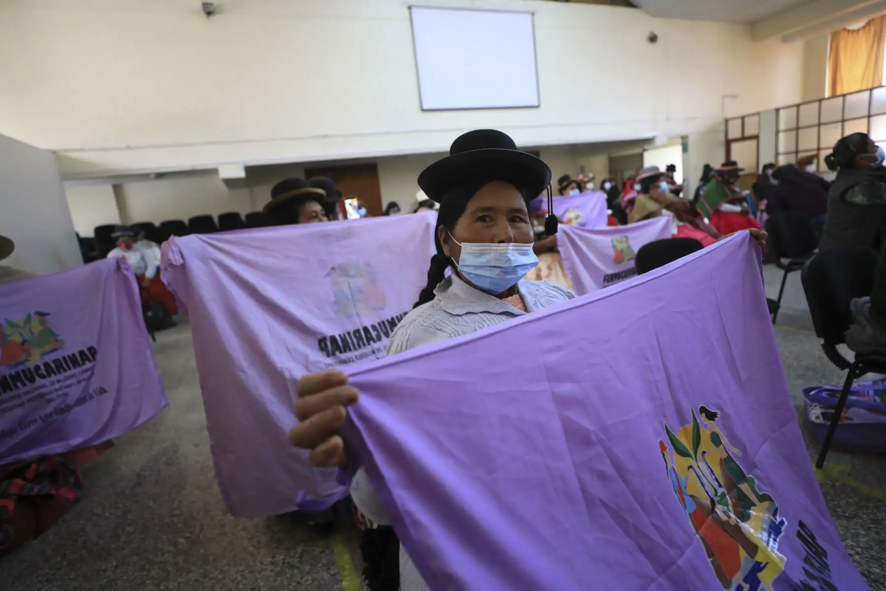 La ministra de la Mujer y Poblaciones Vulnerables, Anahí Durand, recogió las propuestas y demandas de las mujeres organizadas de la región Puno. En el evento Dialogando Juntas, las participantes expresaron las diferentes necesidades de sus organizaciones, que se han agudizado con la pandemia. Foto: MIMP