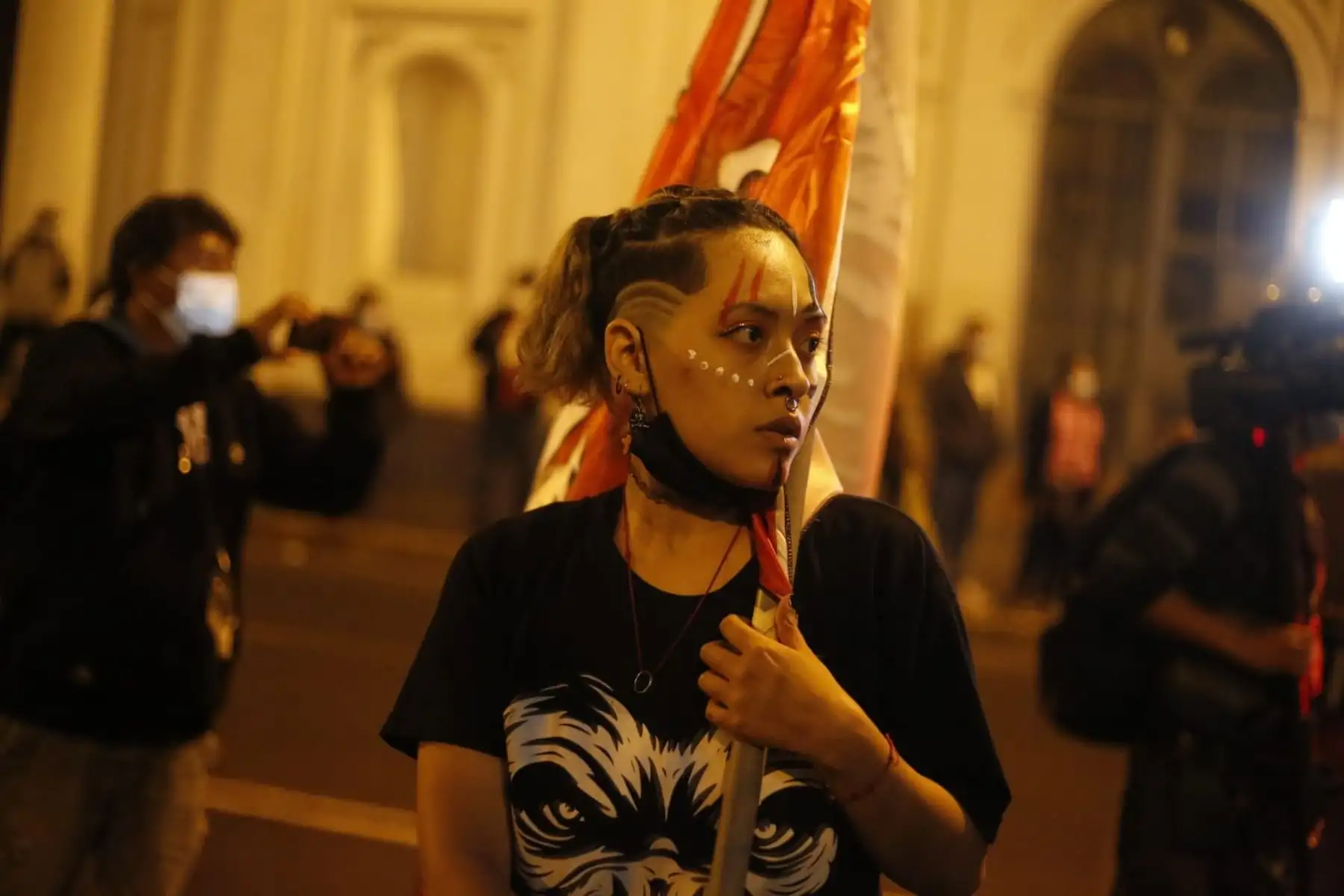 Ciudadanos se movilizan por las calles del Centro de Lima exigiendo justicia para Inti y Bryan, a un año de su muerte. Foto: ANDINA/Renato Pajuelo