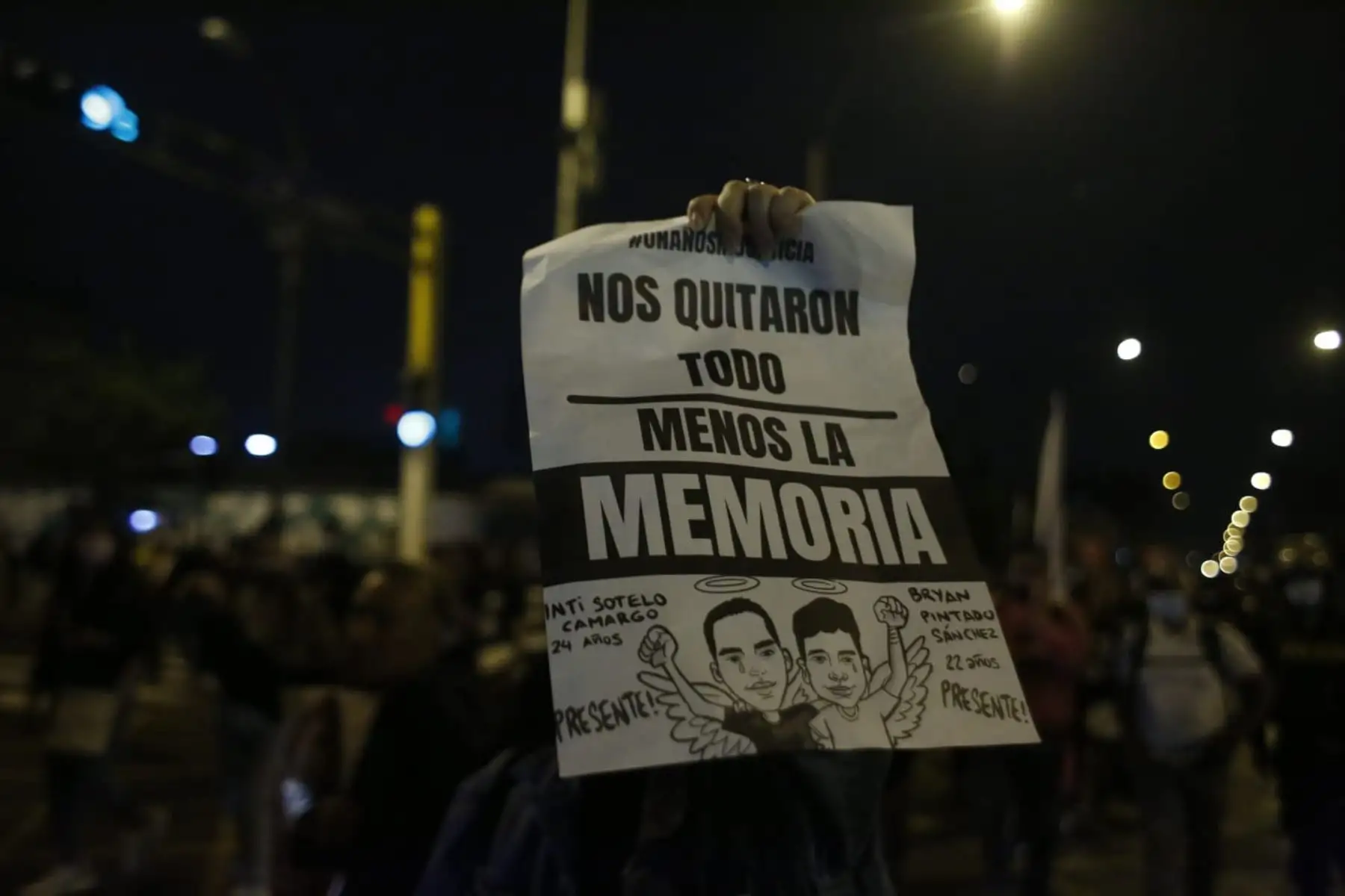 Ciudadanos se movilizan por las calles del Centro de Lima exigiendo justicia para Inti y Bryan, a un año de su muerte. Foto: ANDINA/Renato Pajuelo