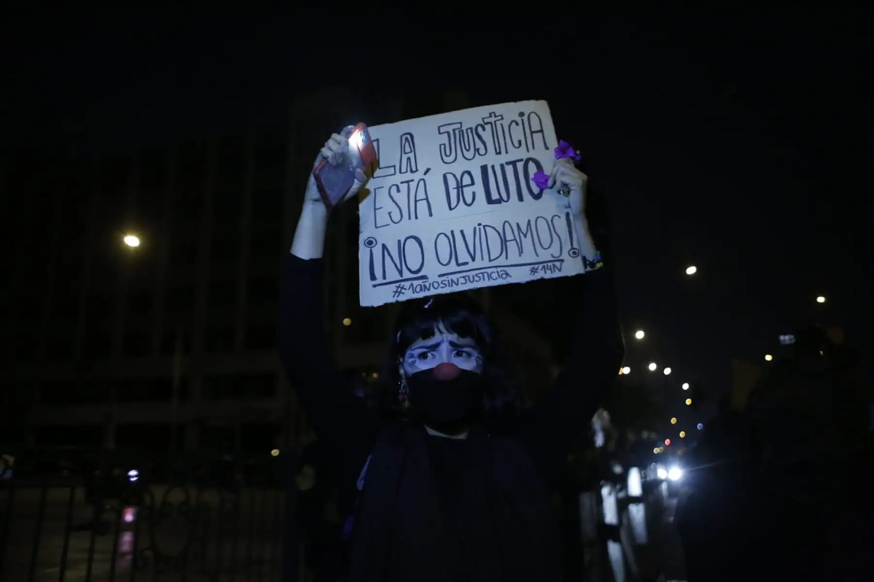 Ciudadanos se movilizan por las calles del Centro de Lima exigiendo justicia para Inti y Bryan, a un año de su muerte. Foto: ANDINA/Renato Pajuelo