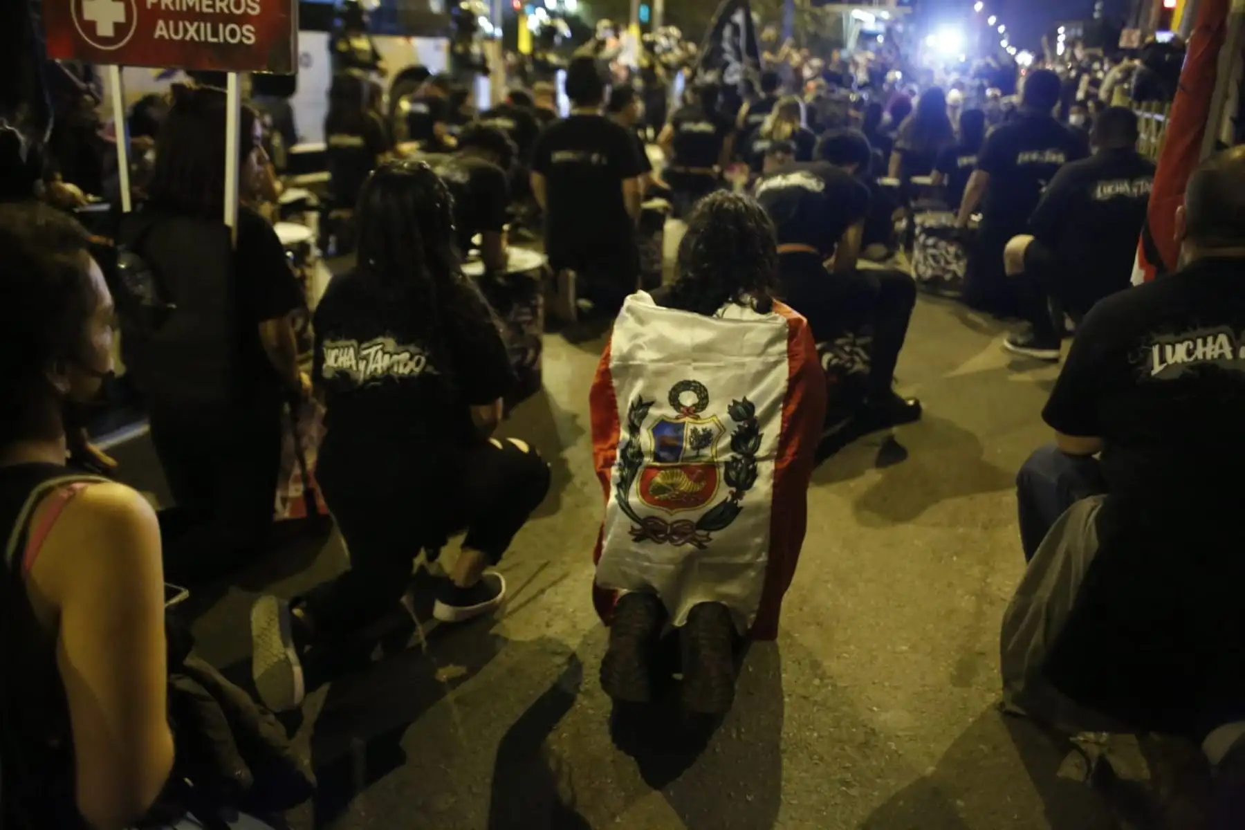 Ciudadanos se movilizan por las calles del Centro de Lima exigiendo justicia para Inti y Bryan, a un año de su muerte. Foto: ANDINA/Renato Pajuelo