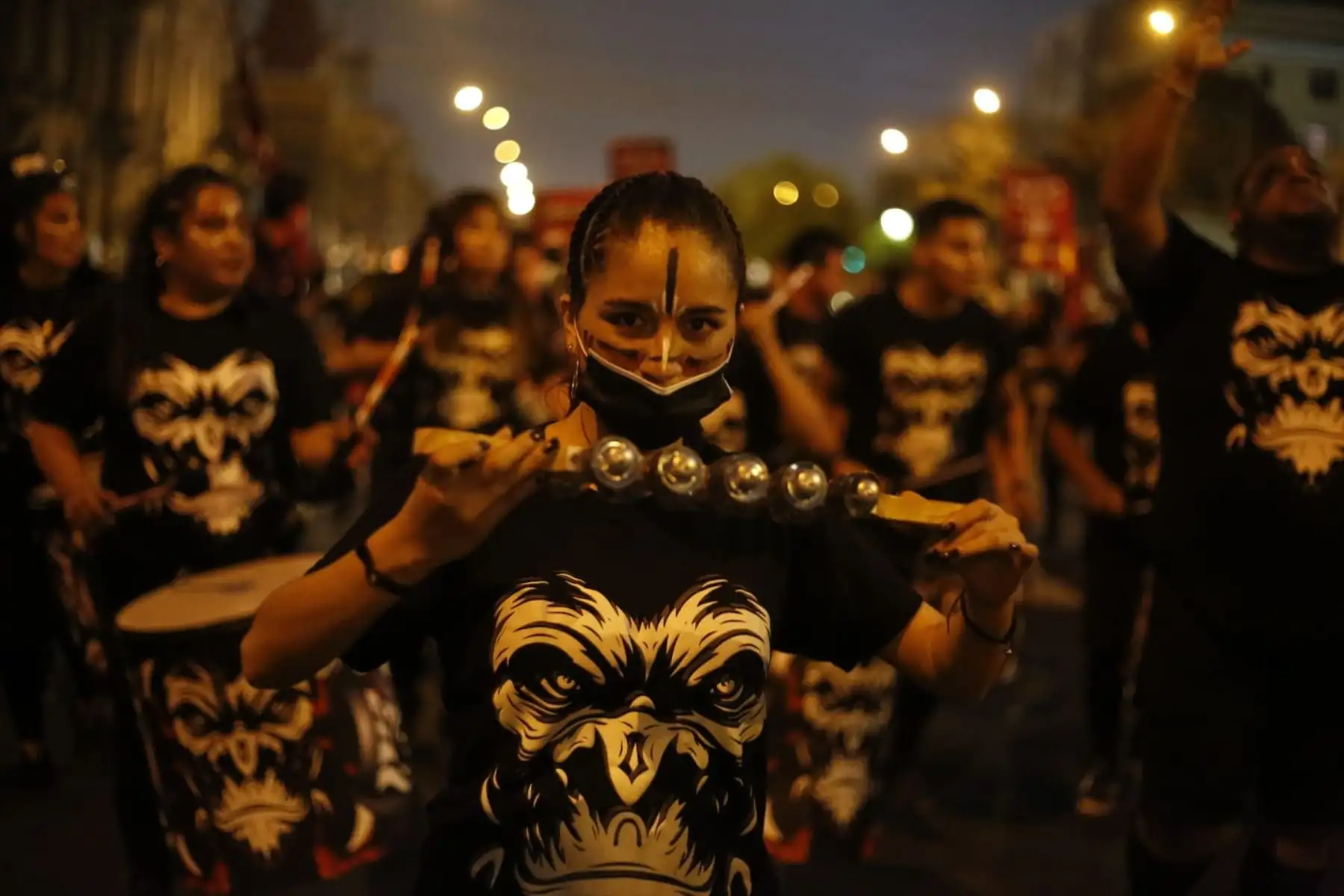 Ciudadanos se movilizan por las calles del Centro de Lima exigiendo justicia para Inti y Bryan, a un año de su muerte. Foto: ANDINA/Renato Pajuelo