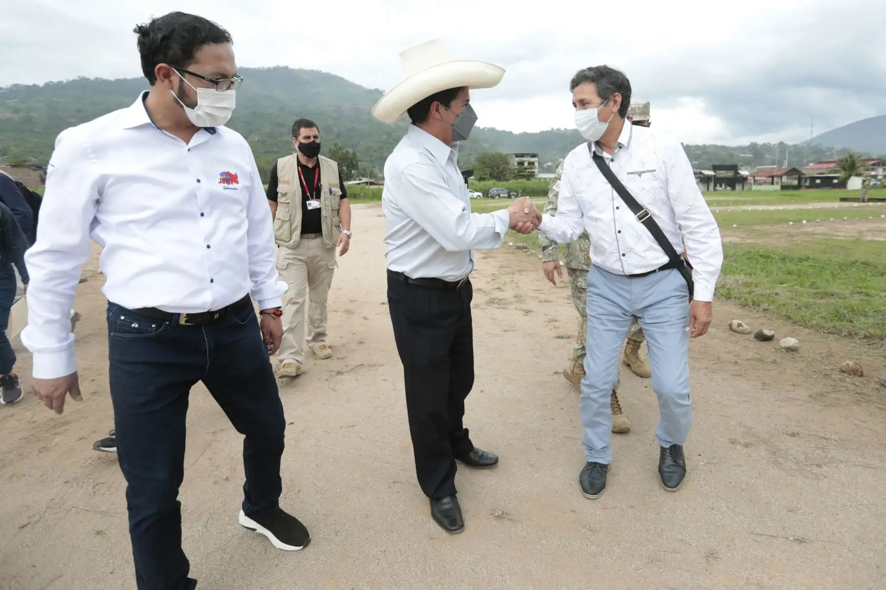 El presidente Pedro Castillo se reúne con organizaciones de productores y autoridades locales de Junín, en la Cumbre Regional Amazónica, que se desarrolla en el distrito de Perené. Foto: ANDINA/Prensa Presidencia