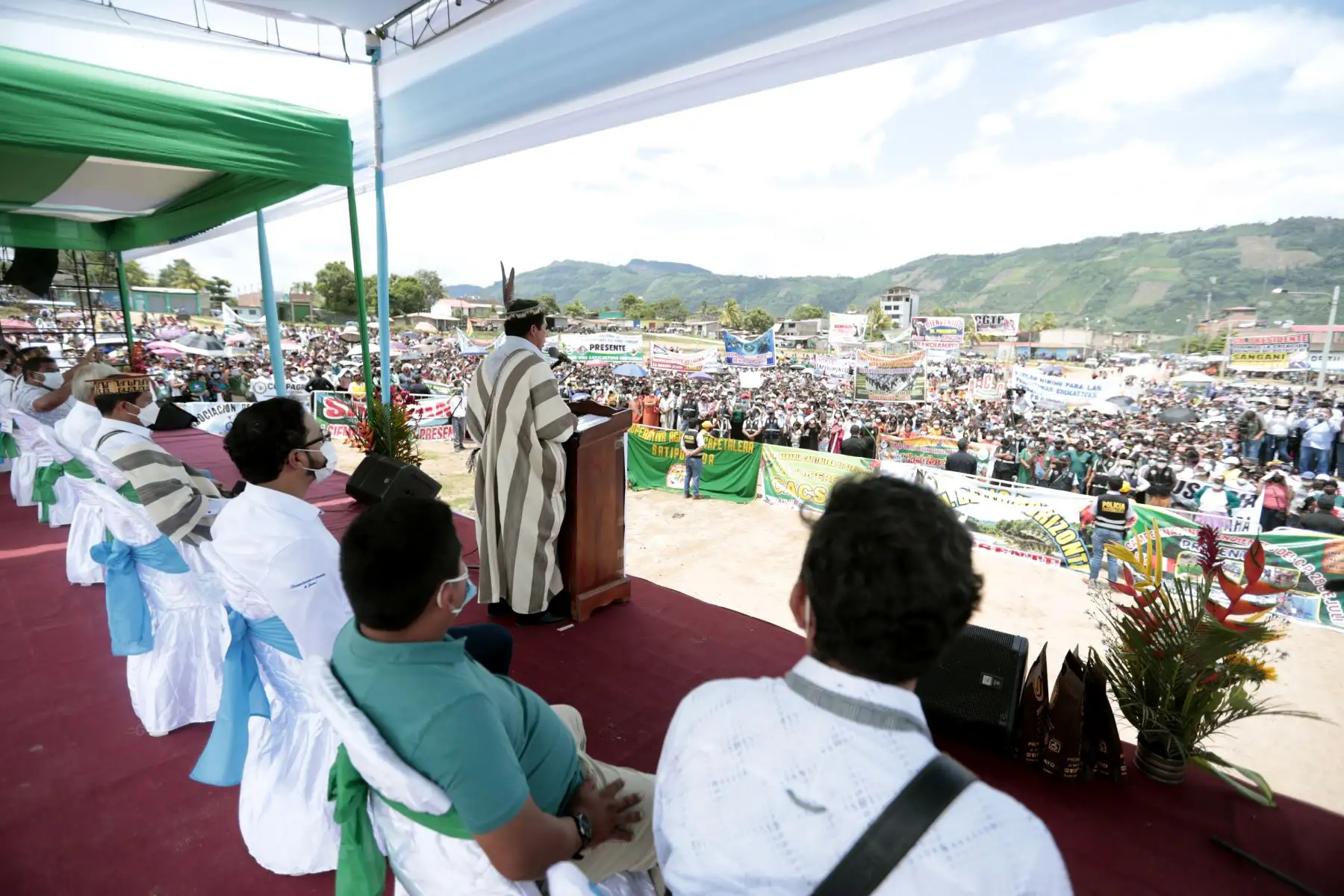 El presidente Pedro Castillo se reúne con organizaciones de productores y autoridades locales de Junín, en la Cumbre Regional Amazónica, que se desarrolla en el distrito de Perené. Foto: ANDINA/Prensa Presidencia